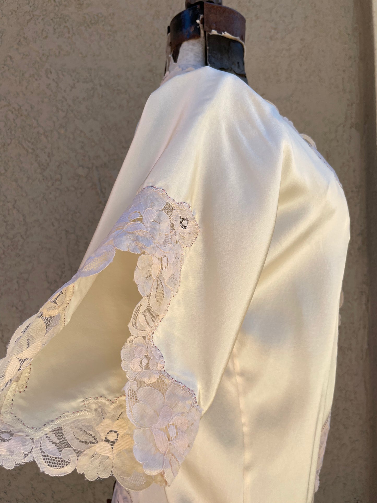1940s Pale Pink Rayon Satin Bed Jacket