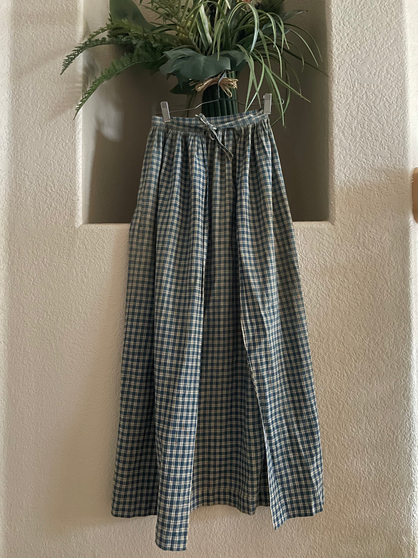Primitive Late 19th C Gingham Homepsun Apron