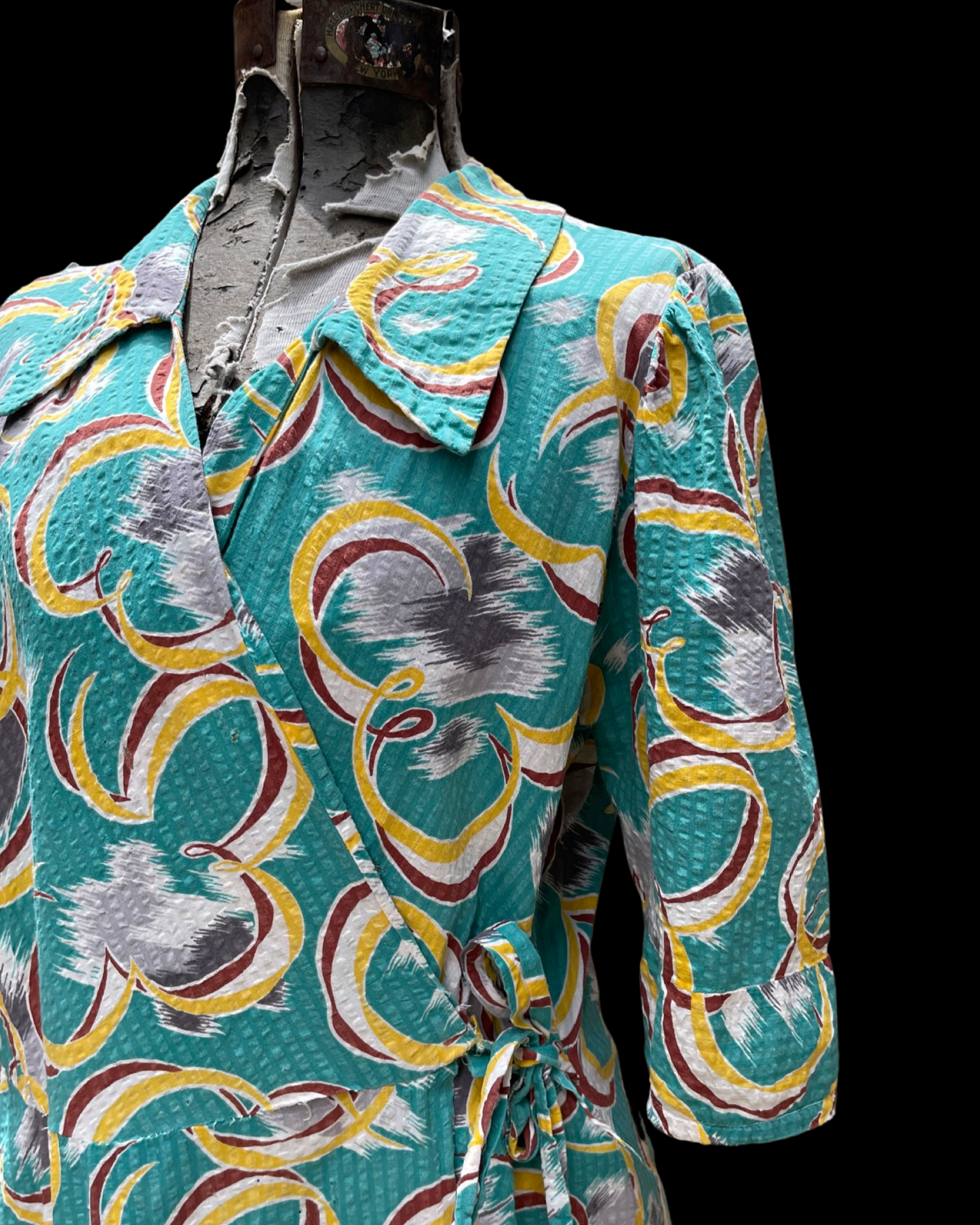 1930s Dagger Collar Abstract Seersucker Wrap Dress