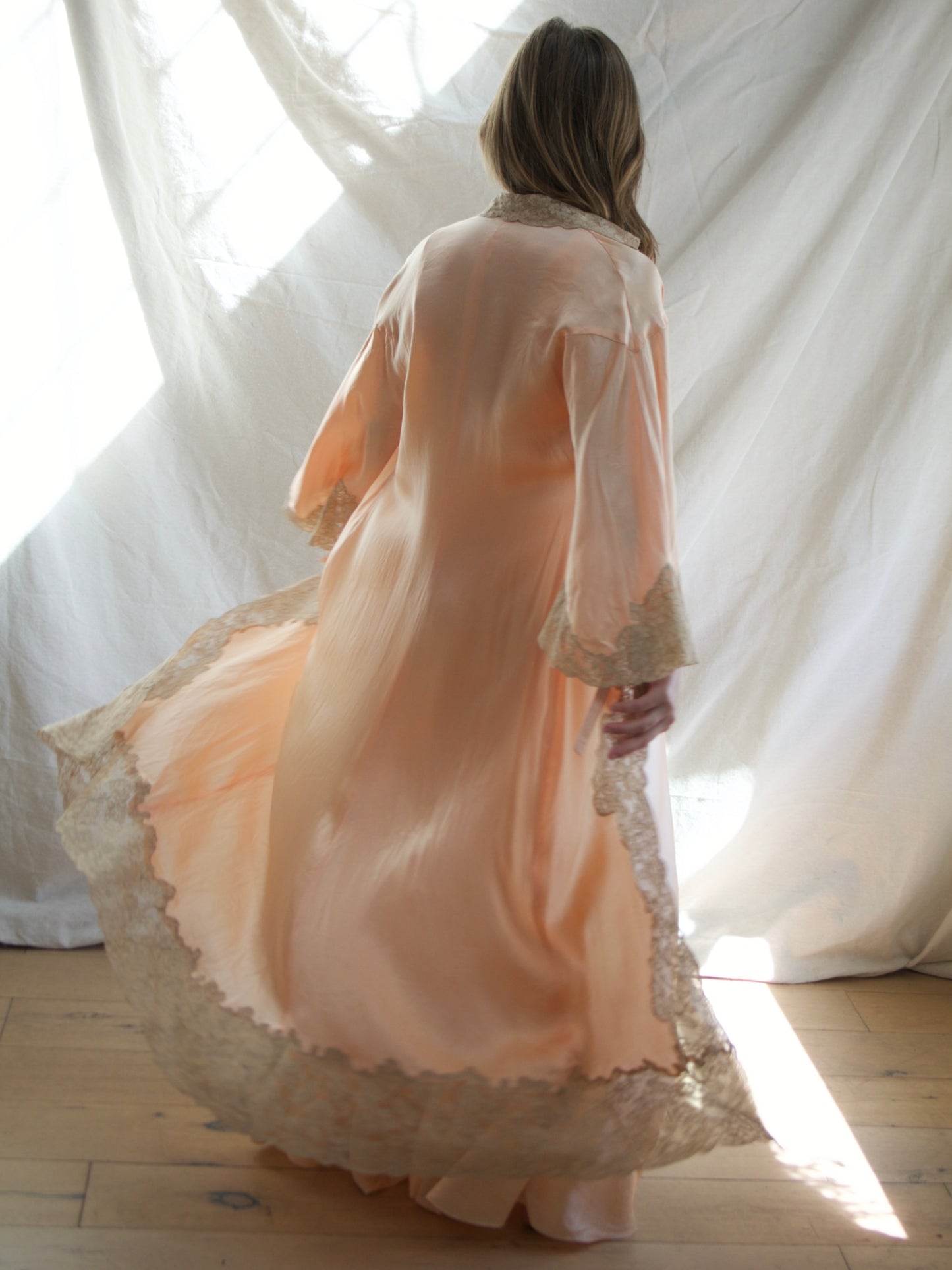 Special 1930s Blush Pink Trumpet Sleeve Inset Lace Negligee Duster