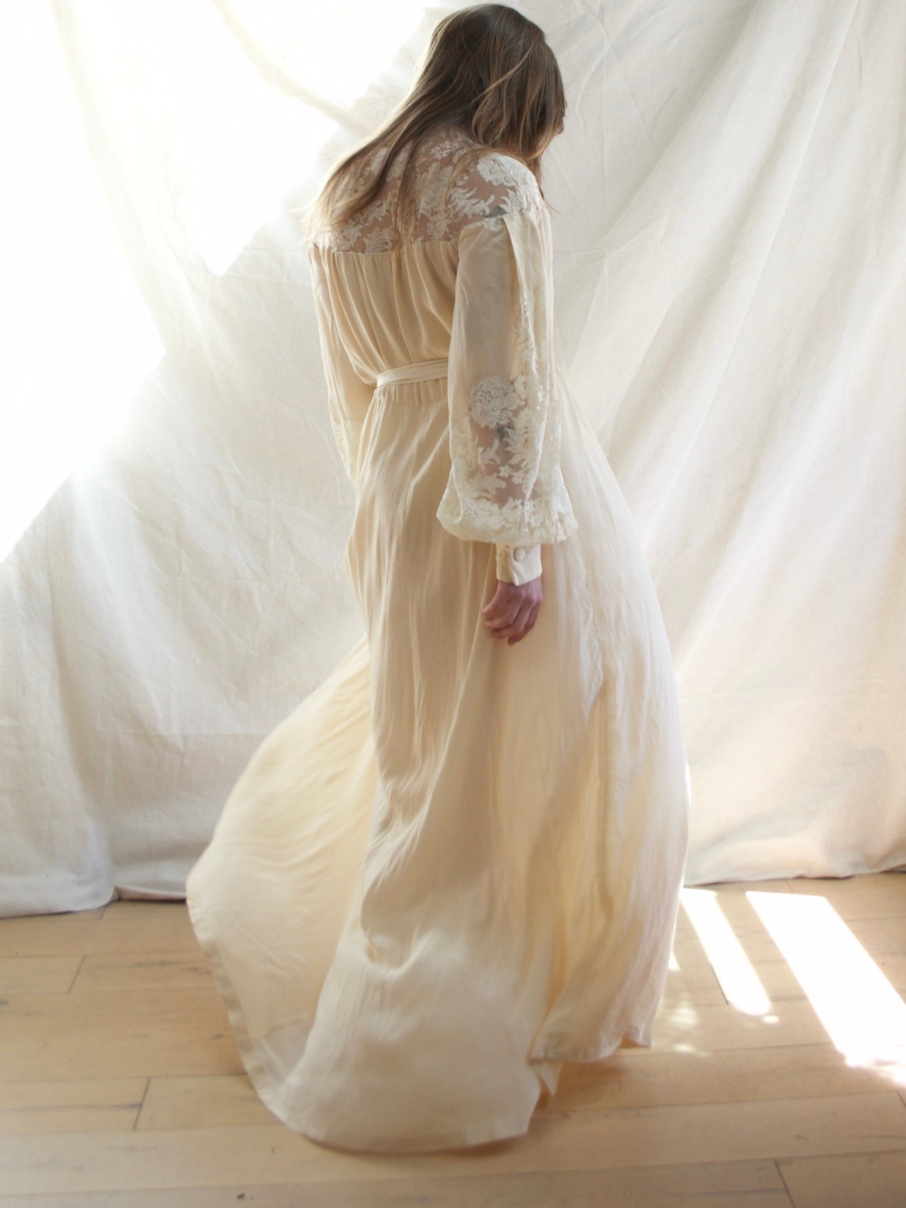 Special 1940s Trained Ivory Silk Crepe Lace Bishop Sleeve Gown