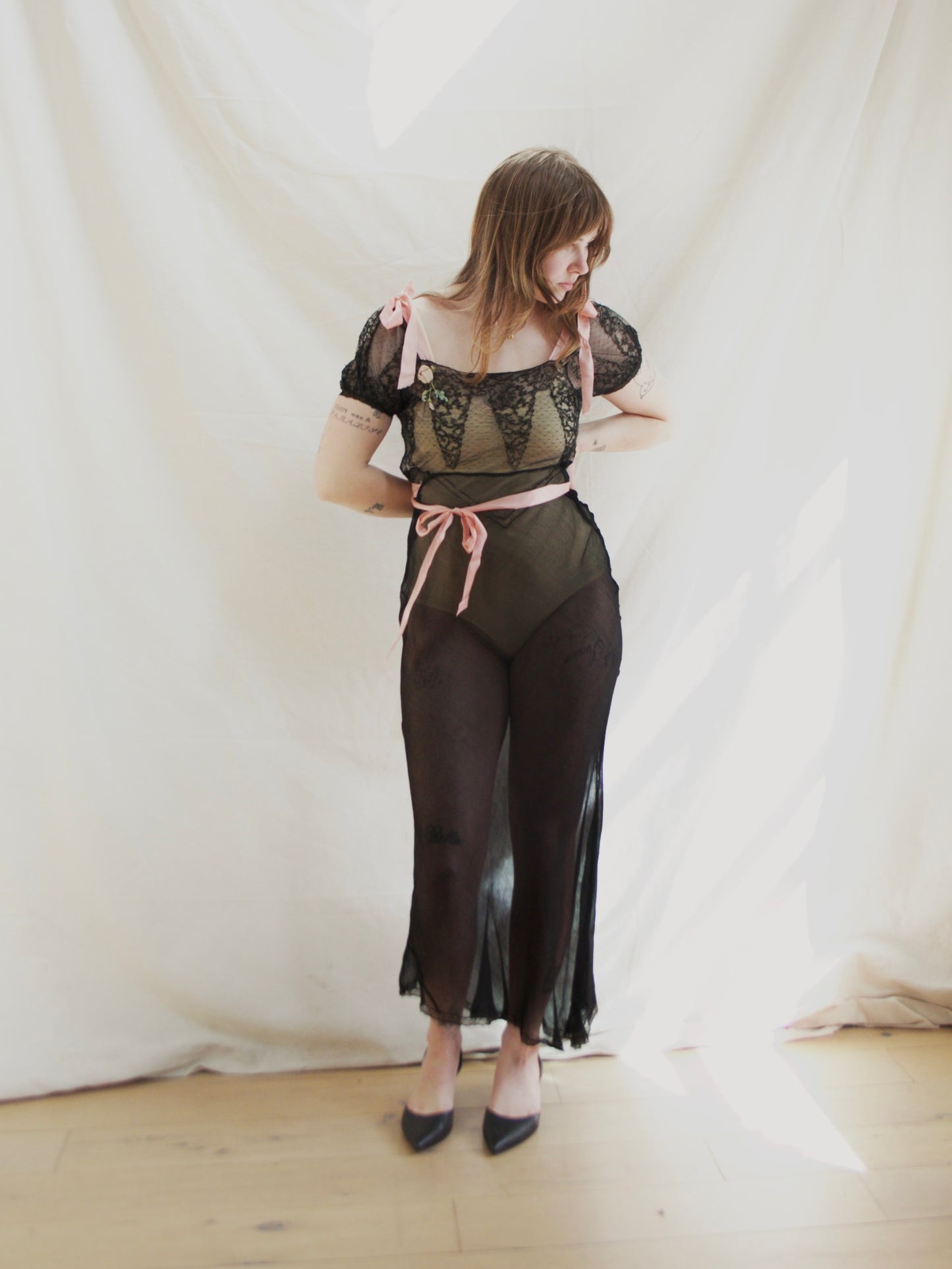 1930s Vampy Chiffon & Lace Bias Cut Gown W* Pink Silk Ribbon Trim