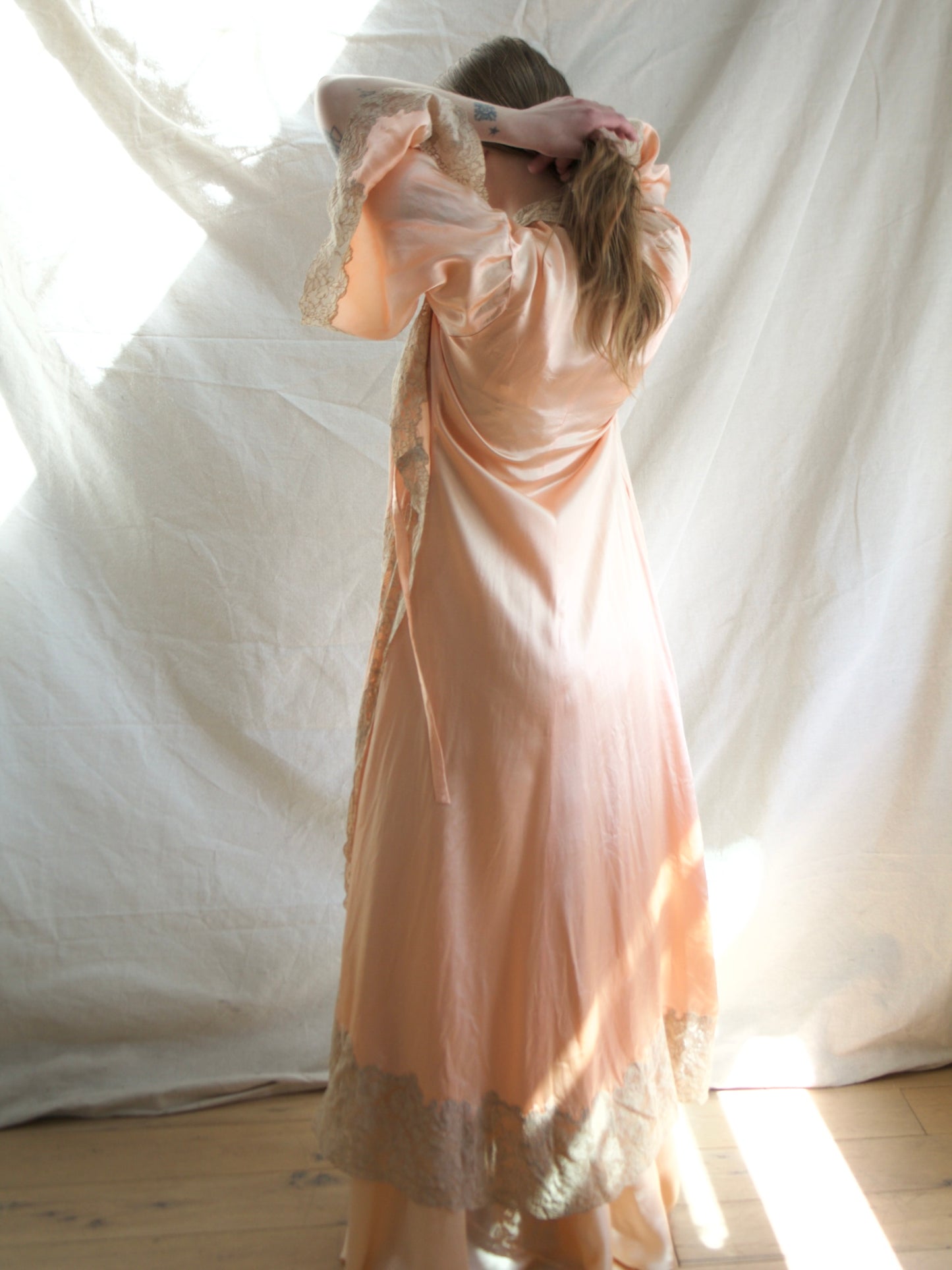 Special 1930s Blush Pink Trumpet Sleeve Inset Lace Negligee Duster