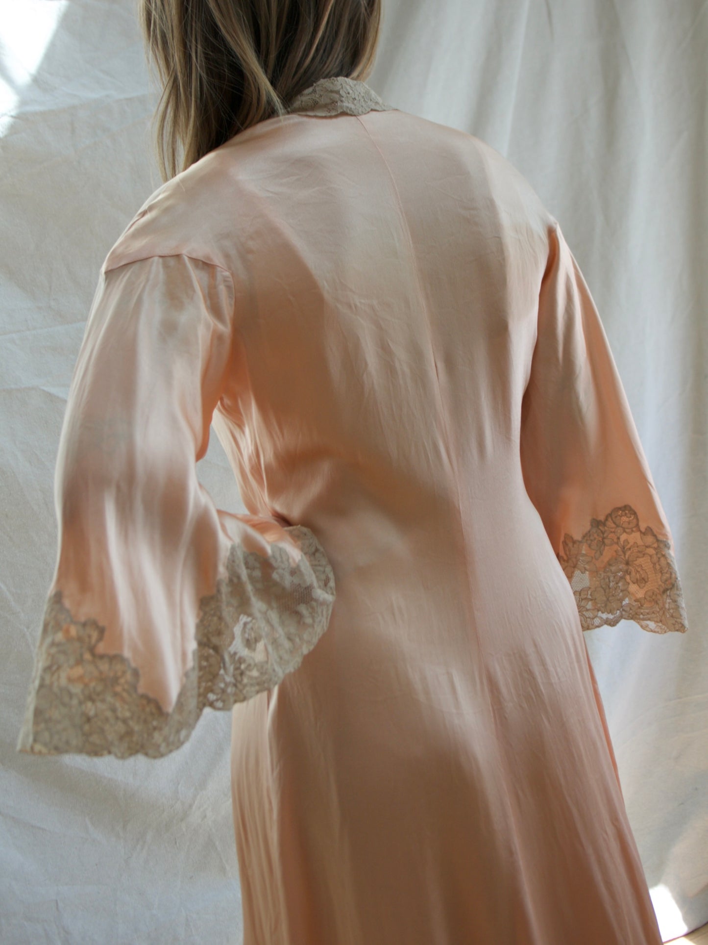 Special 1930s Blush Pink Trumpet Sleeve Inset Lace Negligee Duster