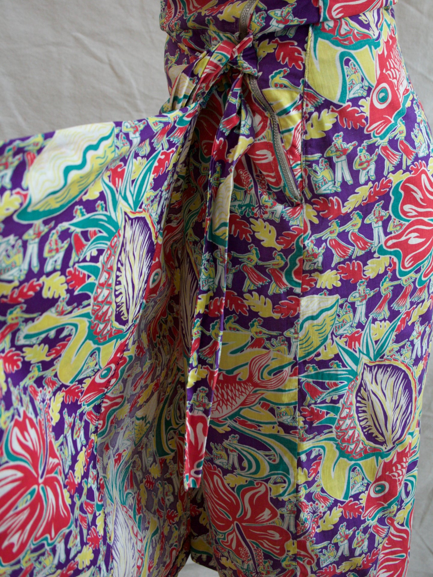 1950s Hawaiian 'Surfriders' Strapless Sarong Cotton Print Dress