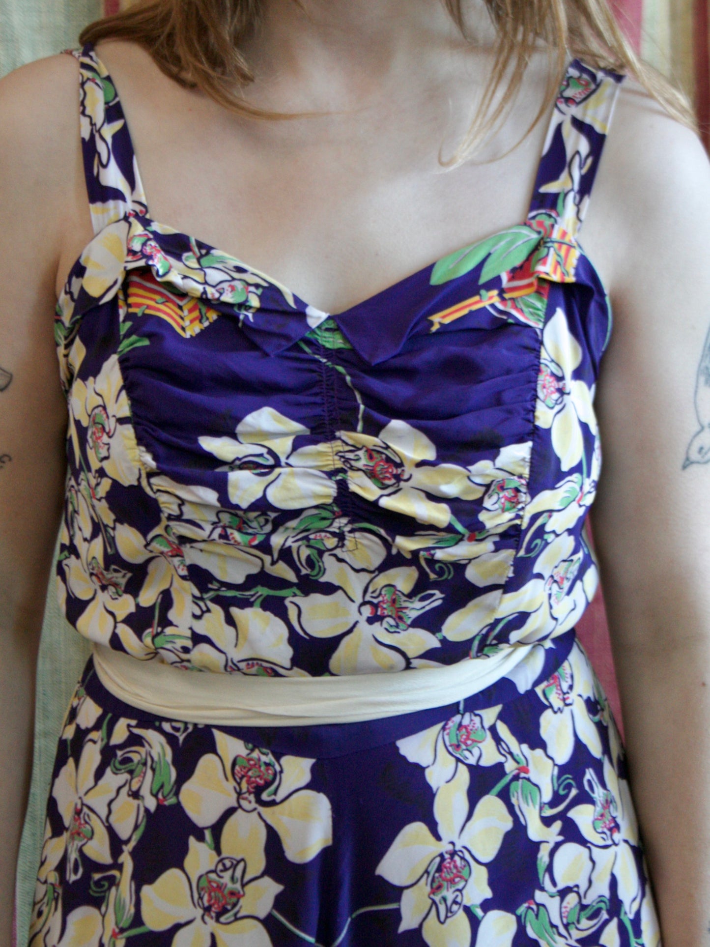 1940s Vibrant Cold Rayon Hawaiiana Ruched Mid Length Dress