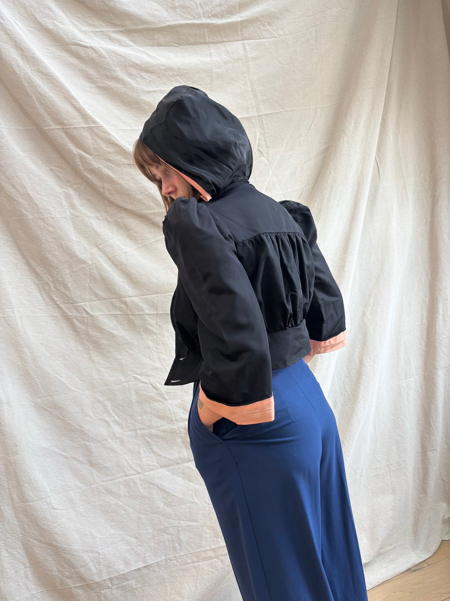 Rare Early 1940s Taffeta Two Tone Hooded Cropped Puff Sleeve Blouse