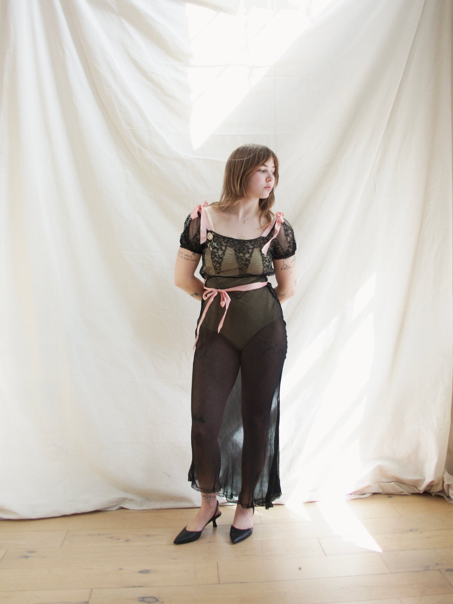1930s Vampy Chiffon & Lace Bias Cut Gown W* Pink Silk Ribbon Trim
