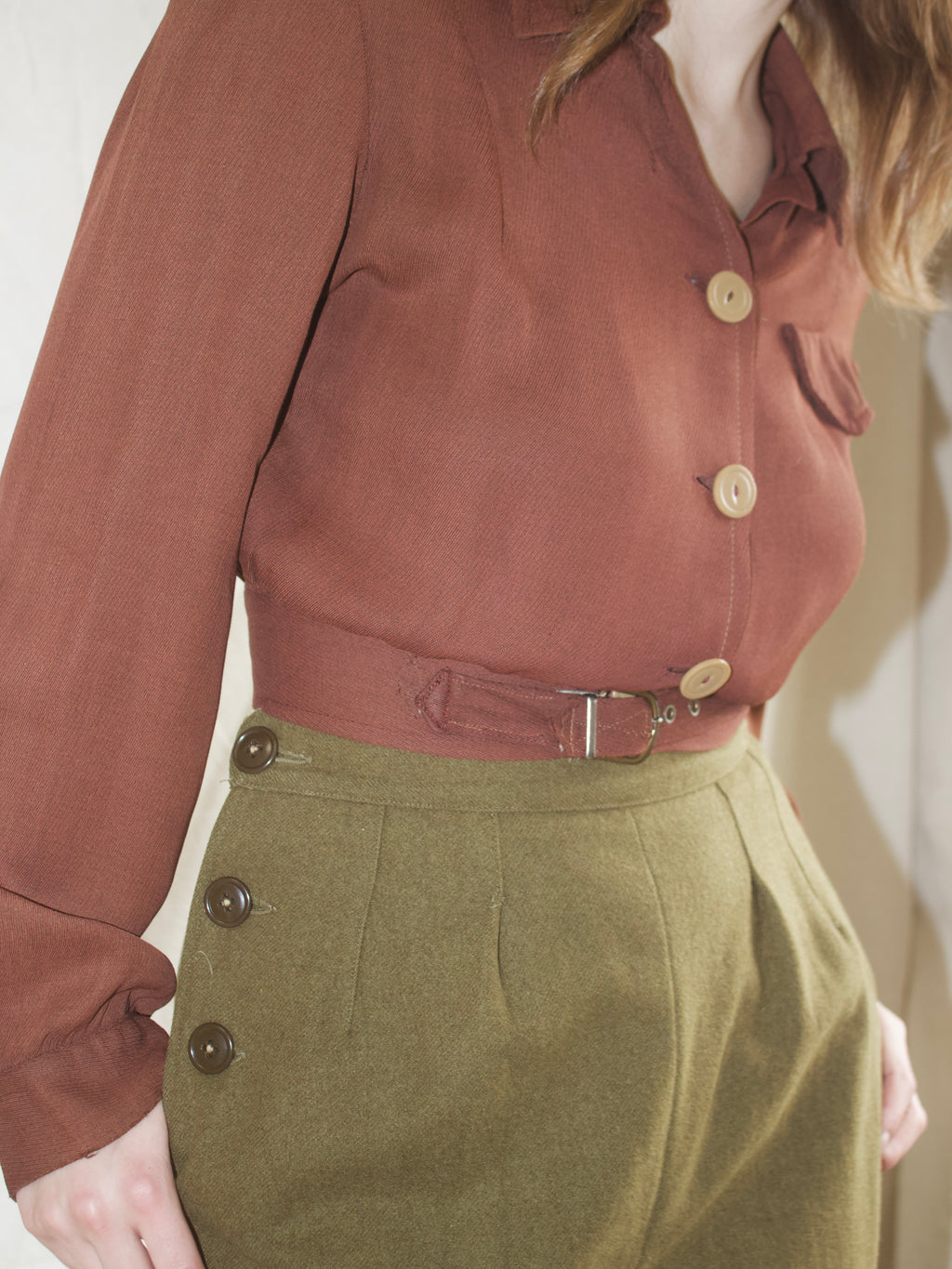 1940s Chestnut Brown Puff Sleeve Buckle Waist Copped Sportswear Blouse