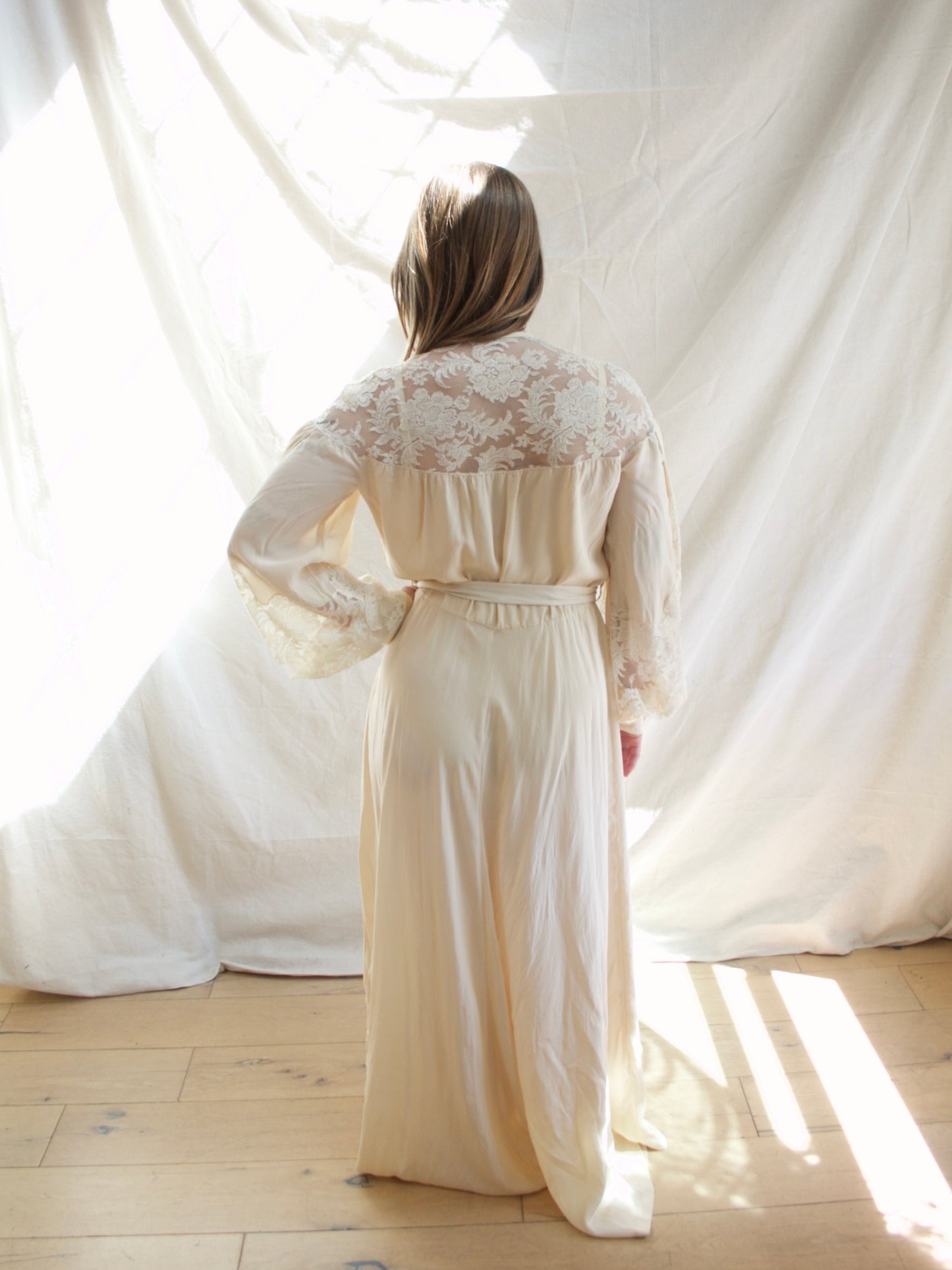 Special 1940s Trained Ivory Silk Crepe Lace Bishop Sleeve Gown