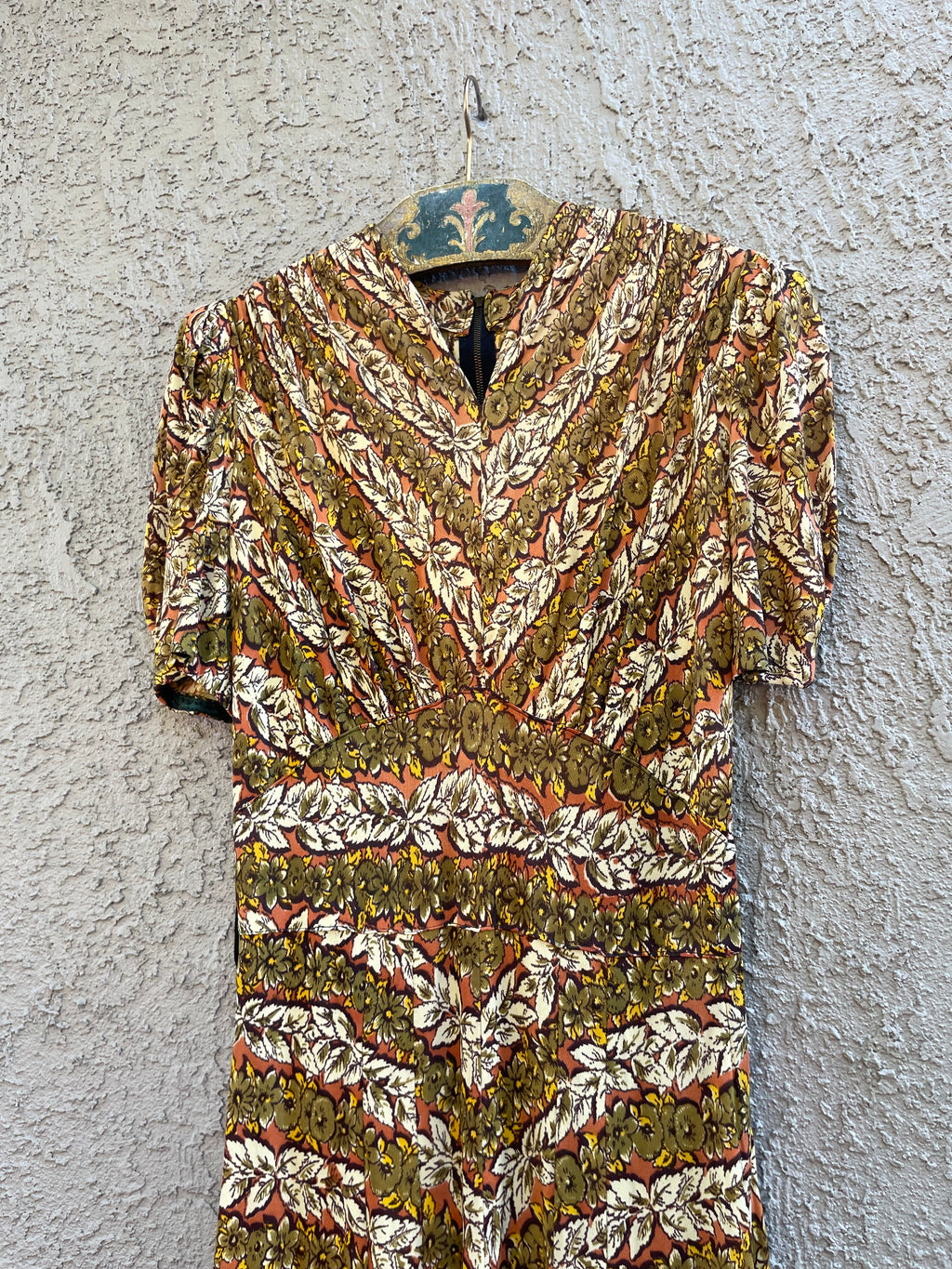 1940s Autumnal Floral Rayon Jersey Puff Sleeve Dress