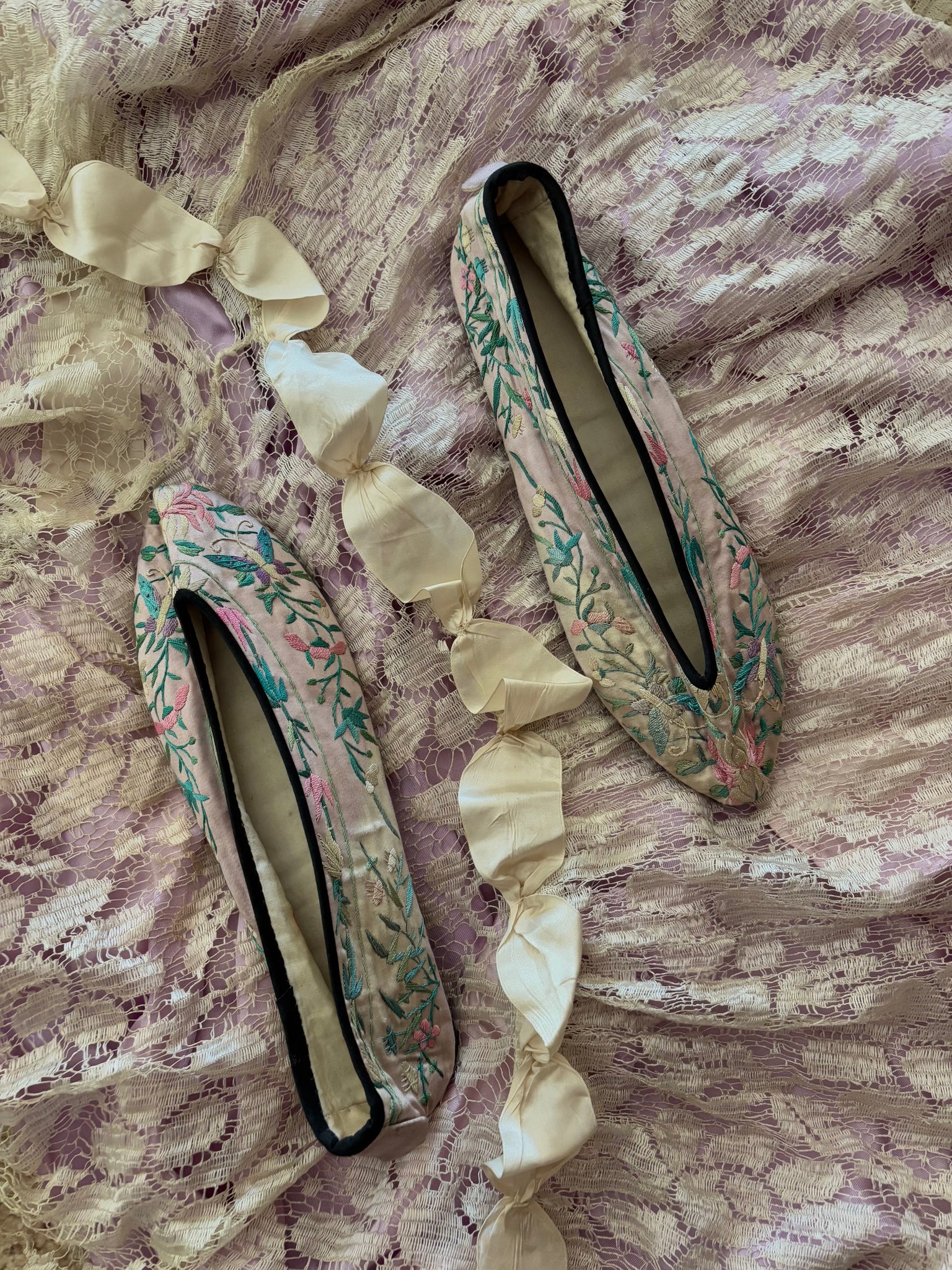 Antique 1920s Boudoir Chinese Hand Embroidered Silk Slippers/ Flats