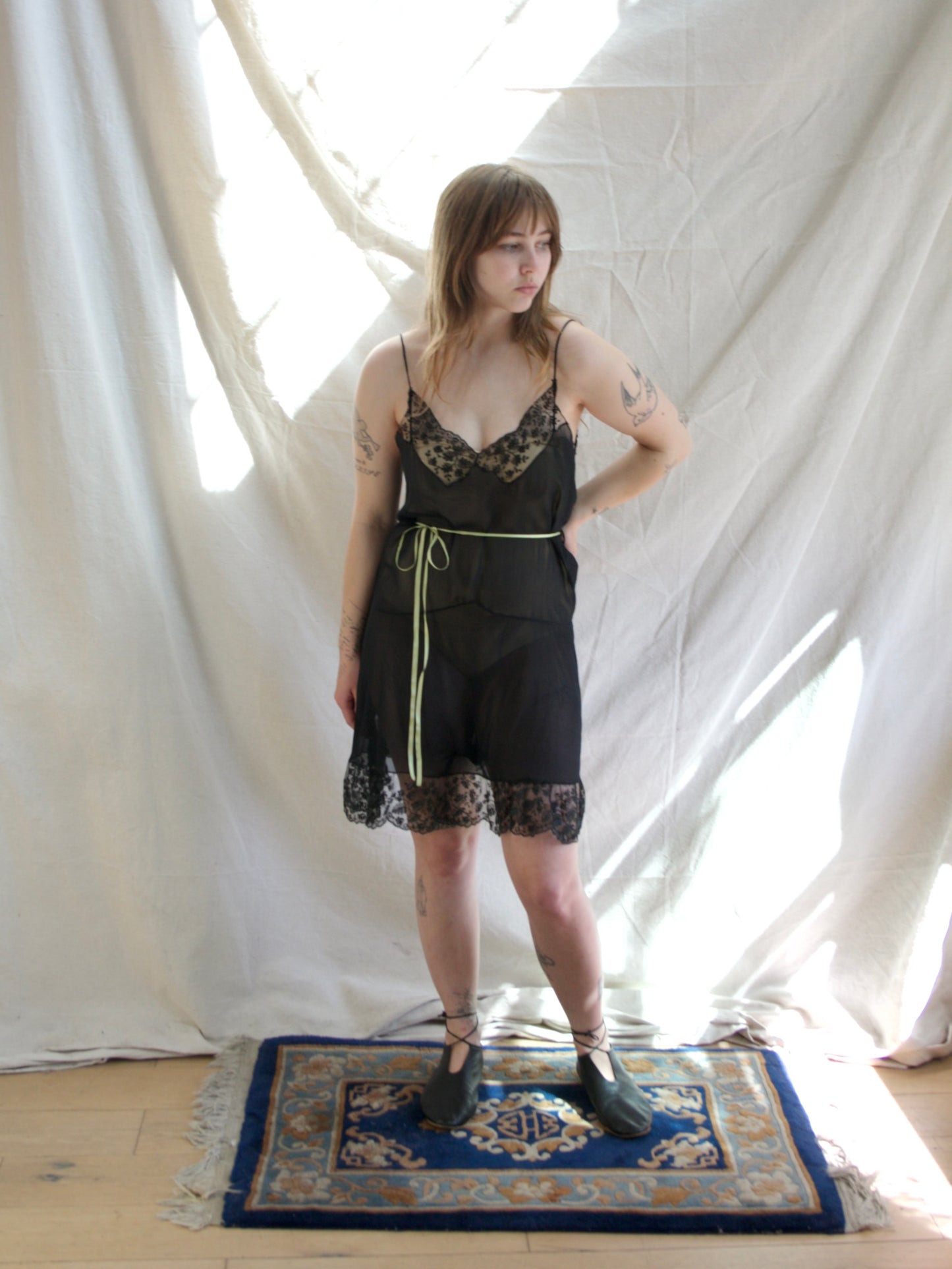 1920s Vampy Chiffon Lace Trim Set In