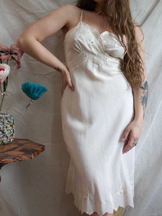 1930s Cream Petal Bust Appliqué Silk Bias Cut Short Slip