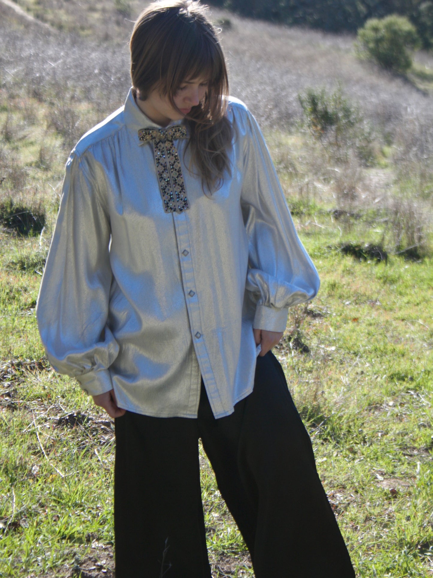 1950s Metallic Silver Lurex Bishop Sleeve Peal Snap Western Shirt W* Bow Tie