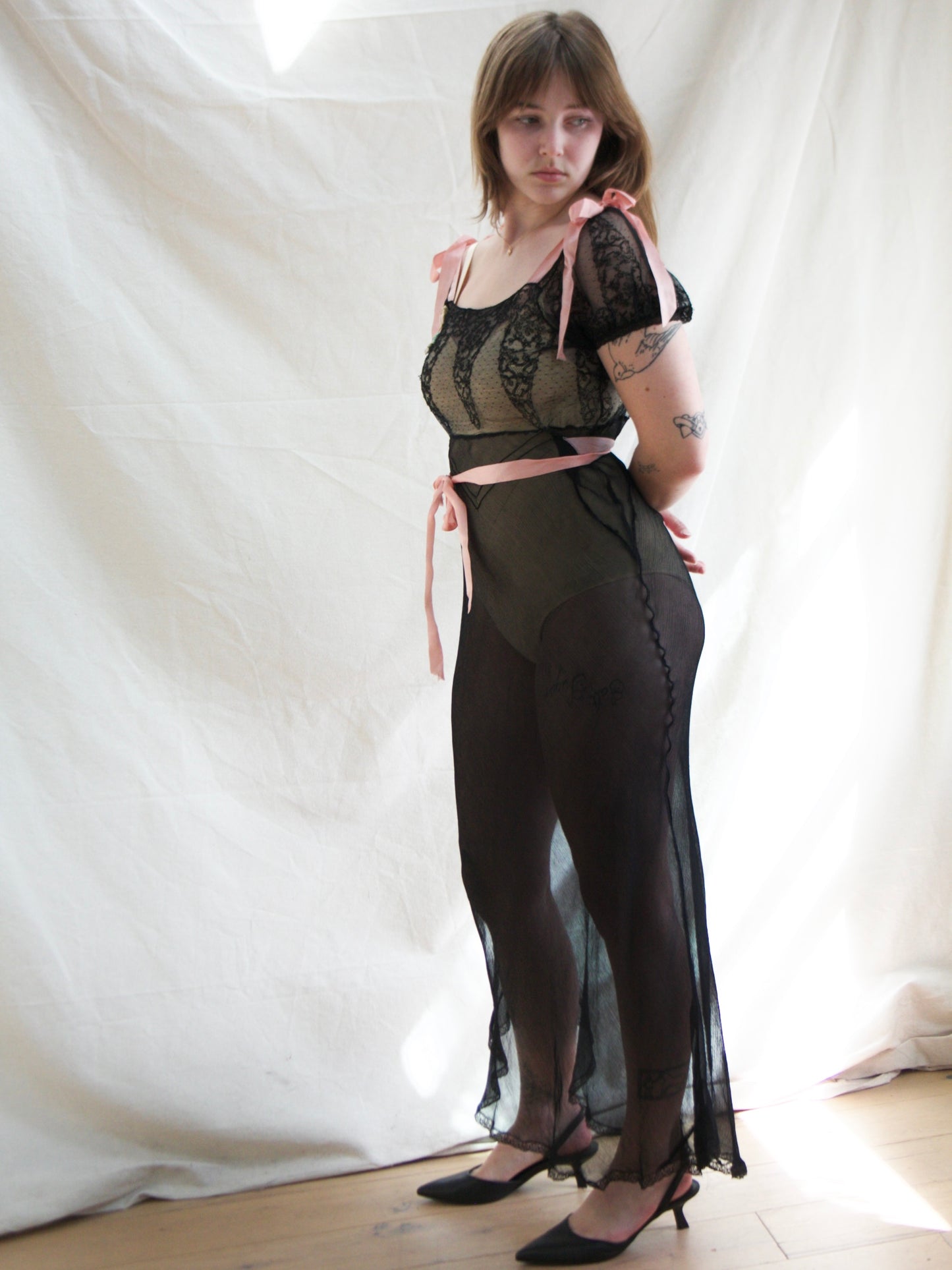 1930s Vampy Chiffon & Lace Bias Cut Gown W* Pink Silk Ribbon Trim
