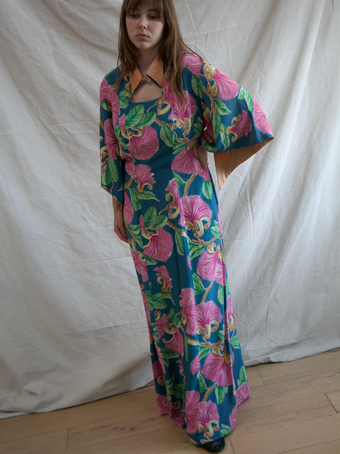 1940s Hawaiian Waikiki Sports Cold Rayon Kimono Sleeve Pake Muu Dress