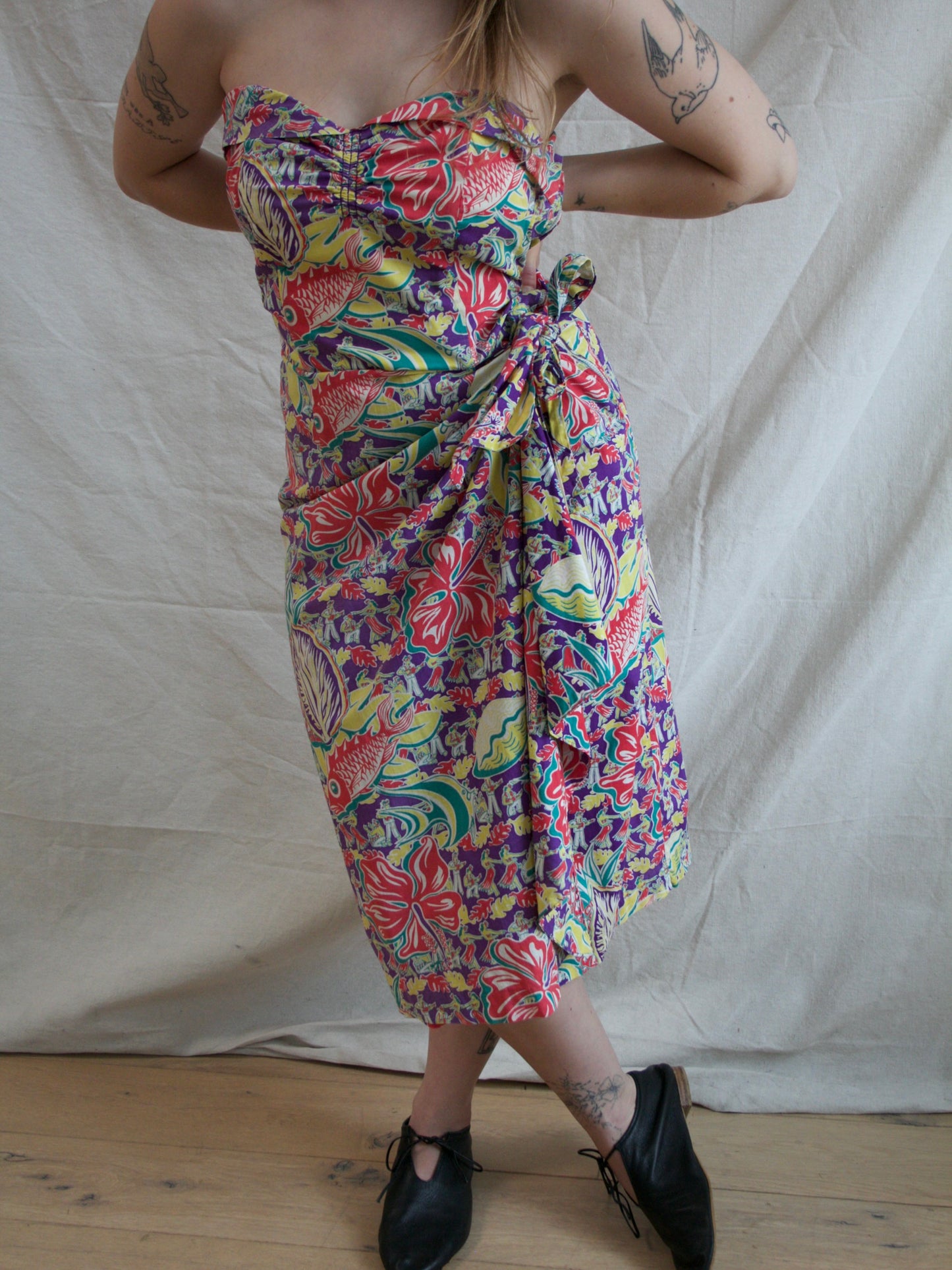 1950s Hawaiian 'Surfriders' Strapless Sarong Cotton Print Dress