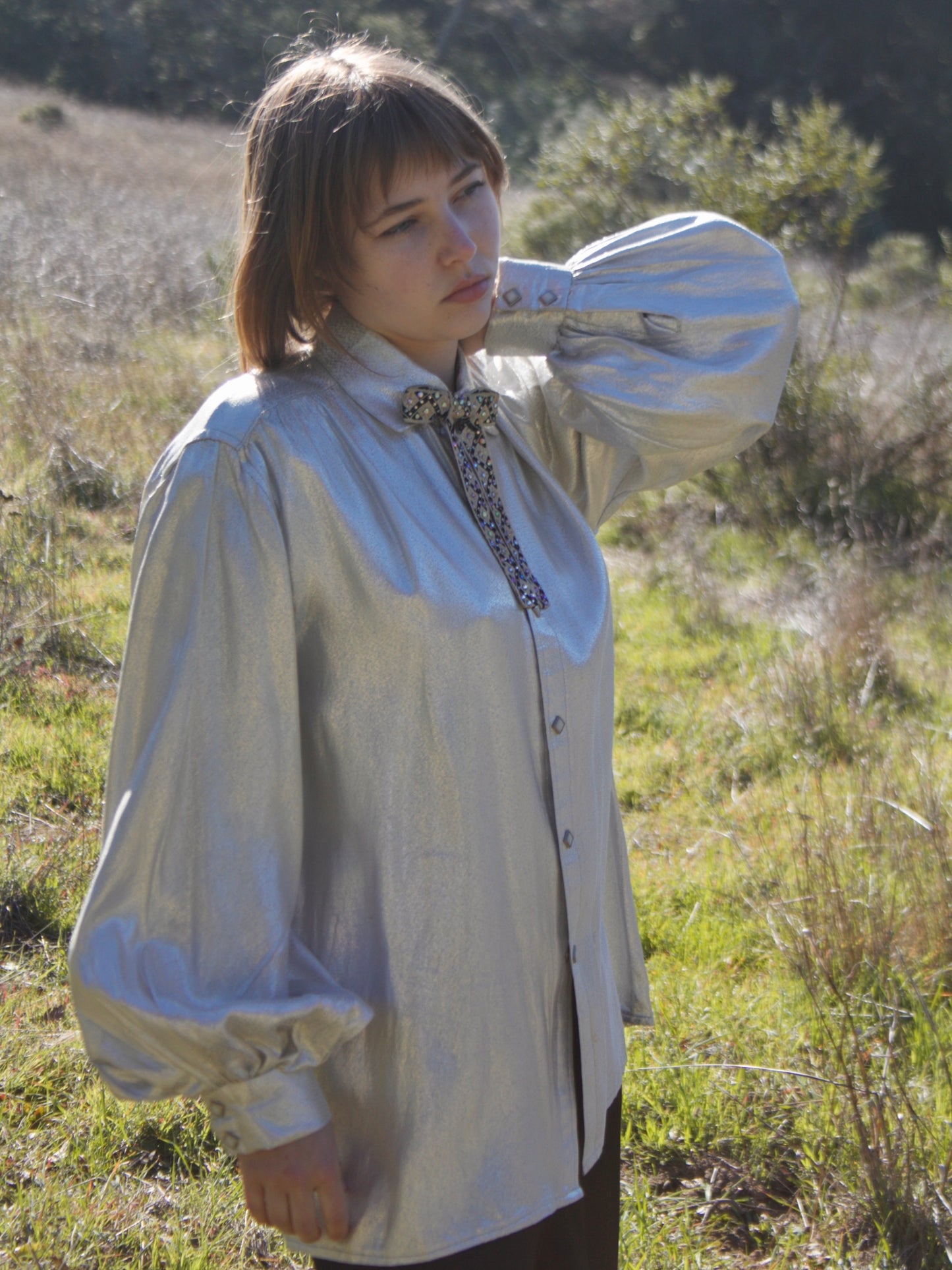 1950s Metallic Silver Lurex Bishop Sleeve Peal Snap Western Shirt W* Bow Tie