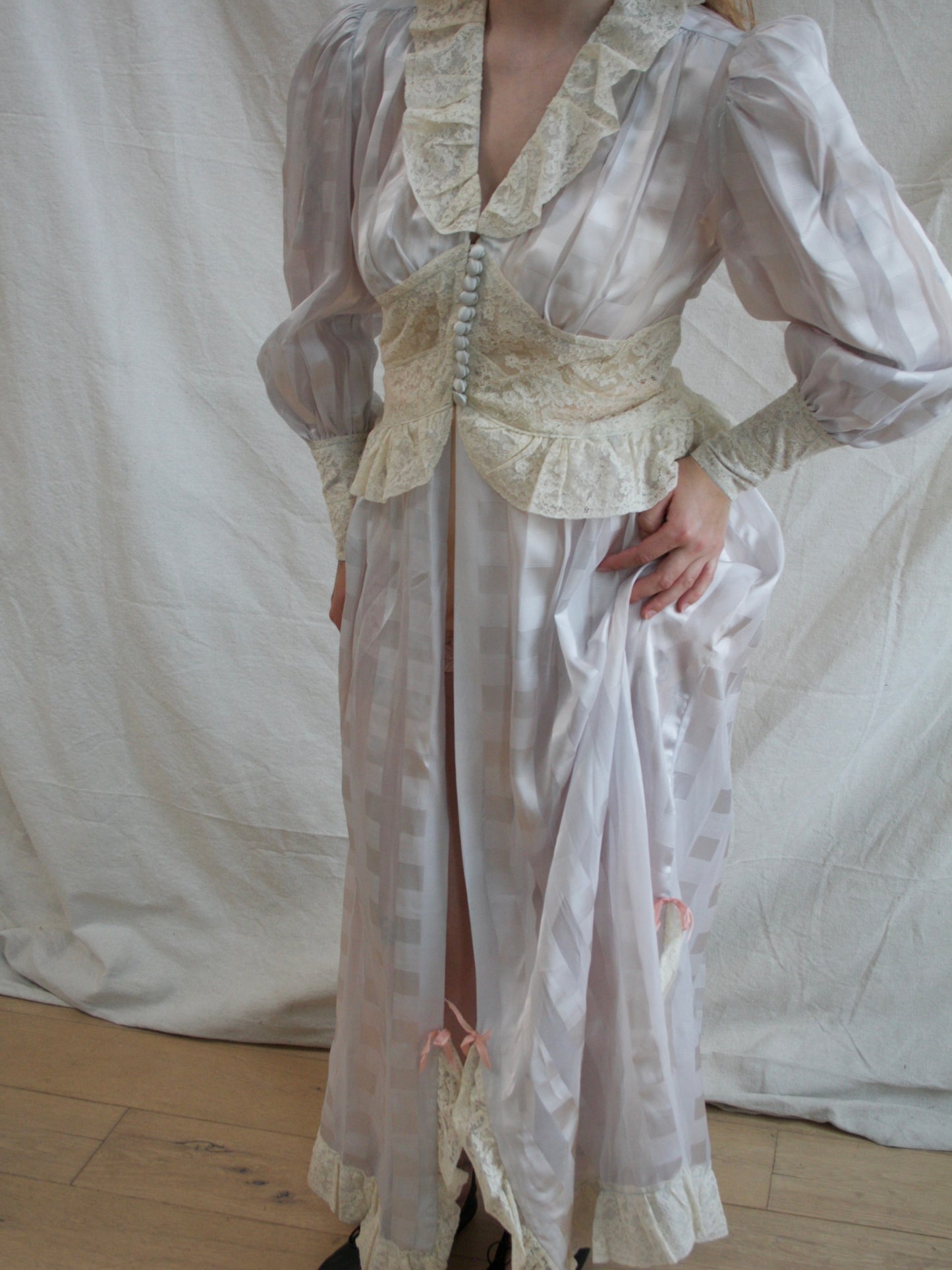1940s Striped Sheer Bow/Lace Trim Peplum Peignoir
