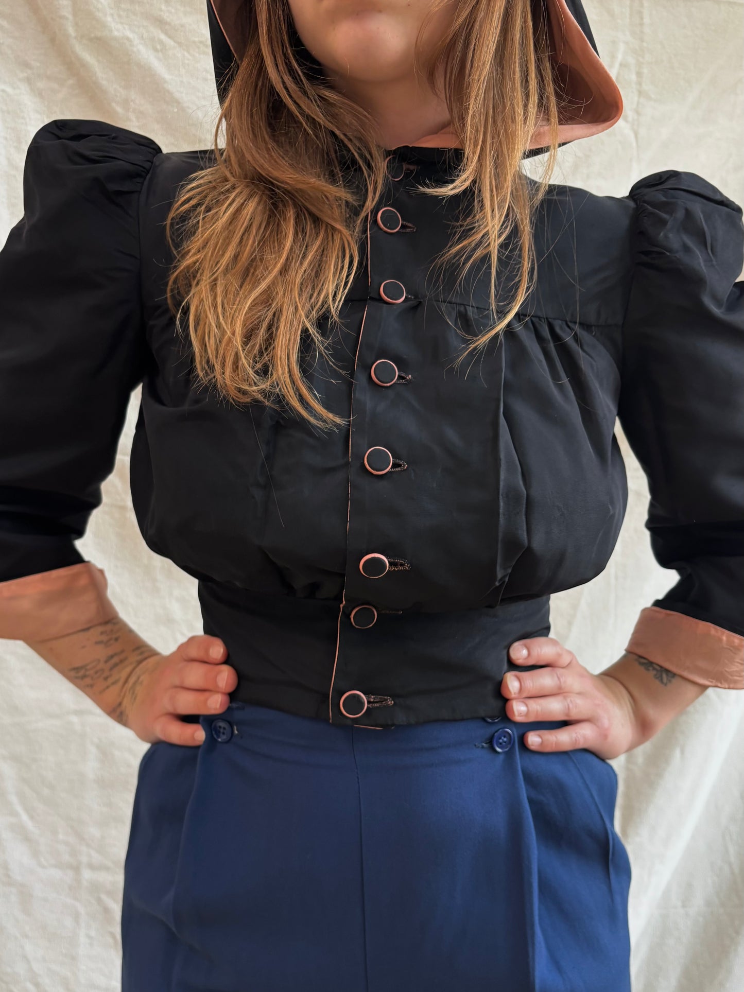Rare Early 1940s Taffeta Two Tone Hooded Cropped Puff Sleeve Blouse