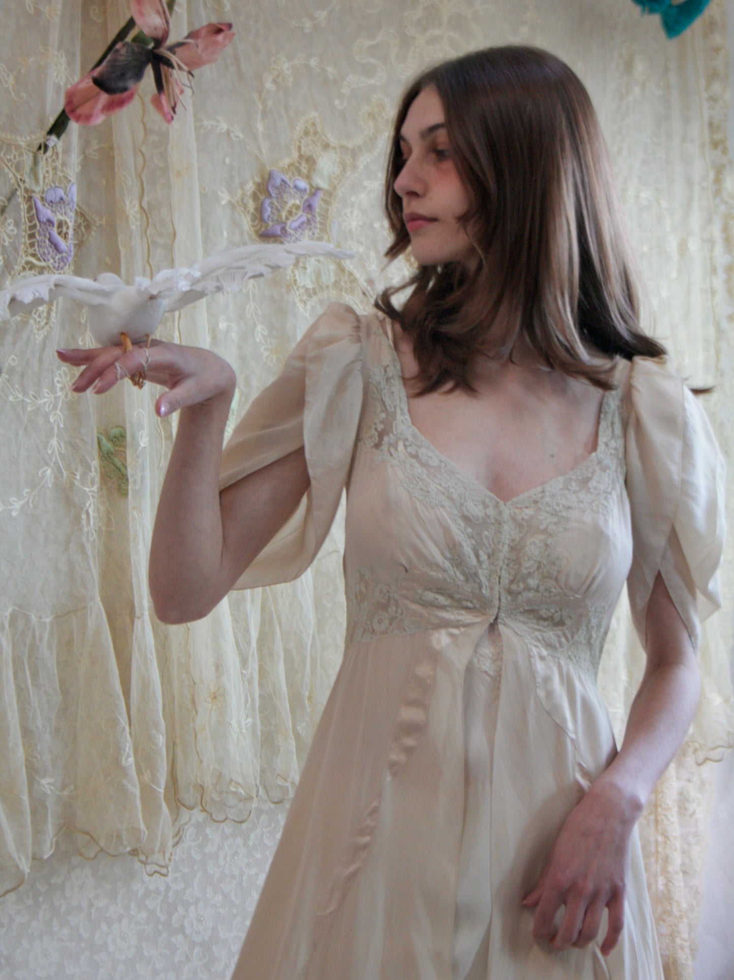 Special 1930s 'Paramount Pictures' Silk Petal Sleeve Bow Applique Lace Peignoir