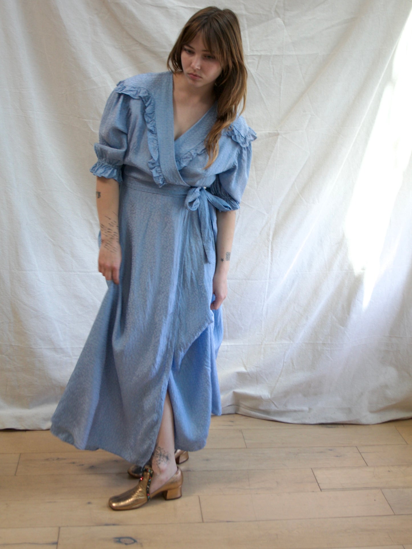 1940s Baby Blue Rayon Ruffle Trim Puff Sleeve Wrap Dressing Gown