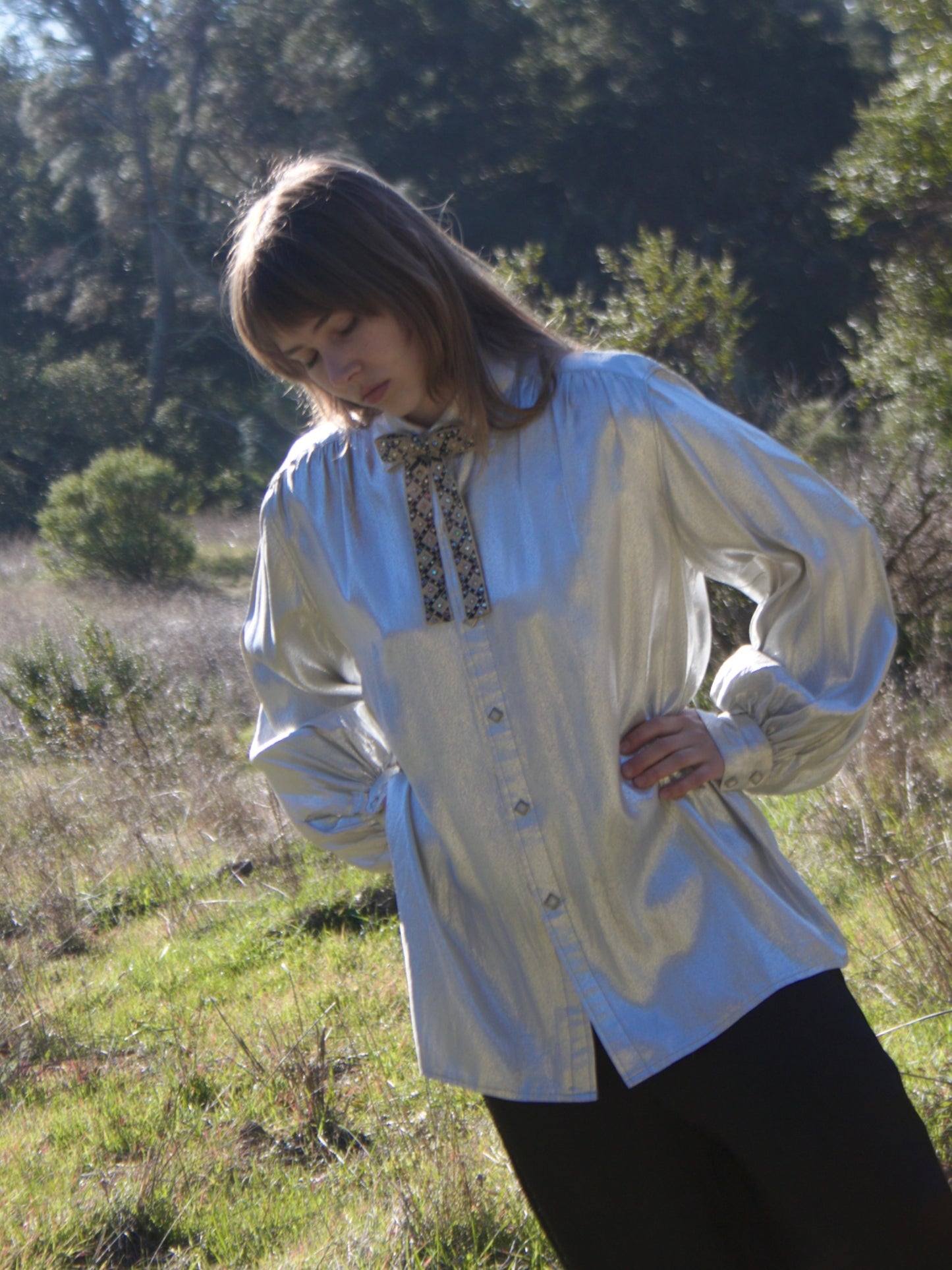 1950s Metallic Silver Lurex Bishop Sleeve Peal Snap Western Shirt W* Bow Tie