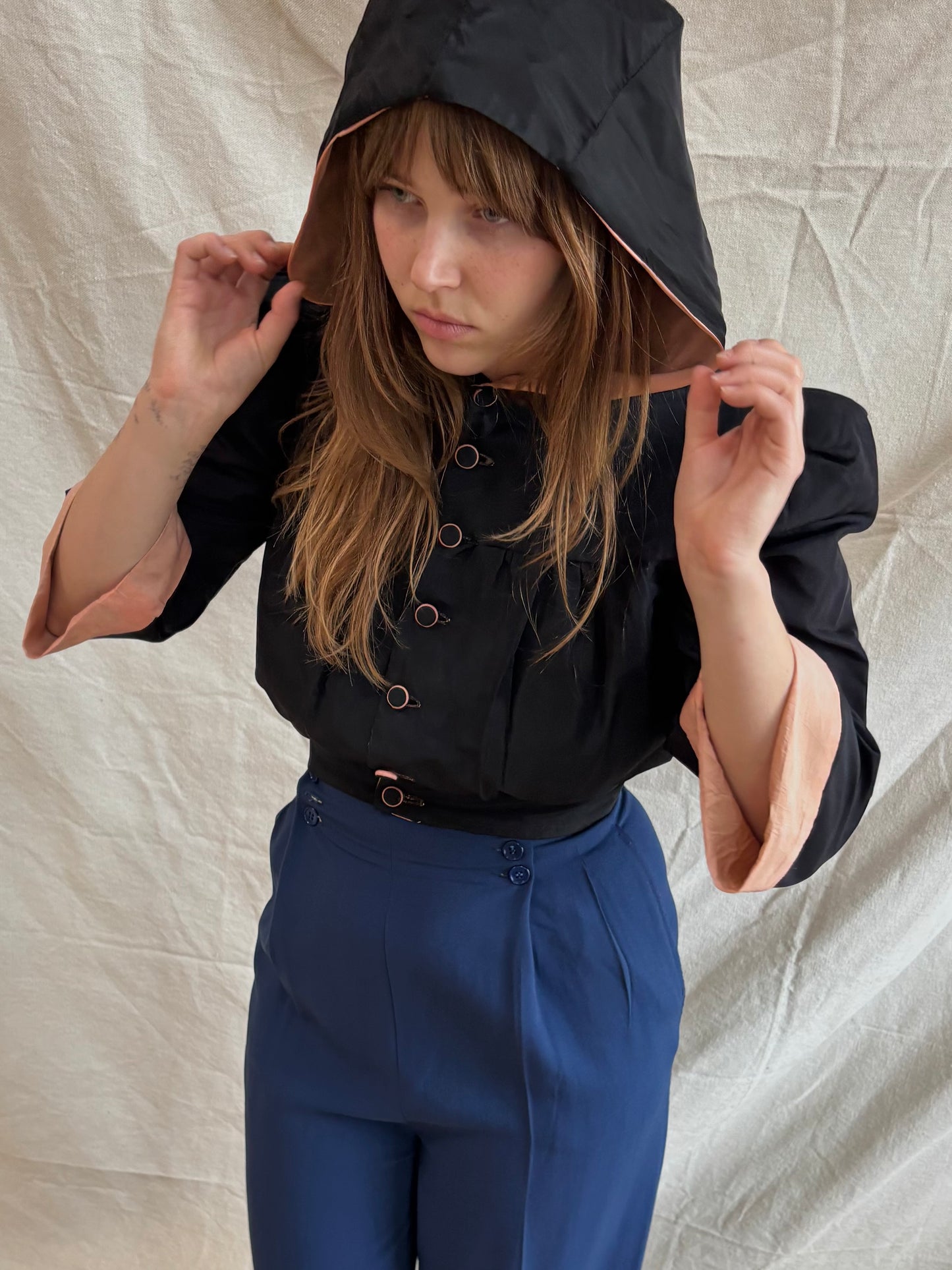 Rare Early 1940s Taffeta Two Tone Hooded Cropped Puff Sleeve Blouse