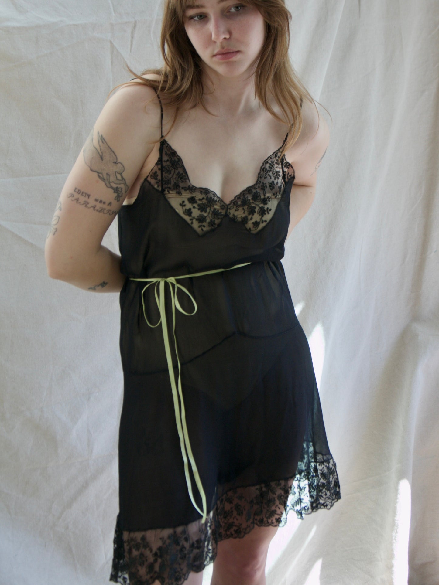 1920s Vampy Chiffon Lace Trim Set In