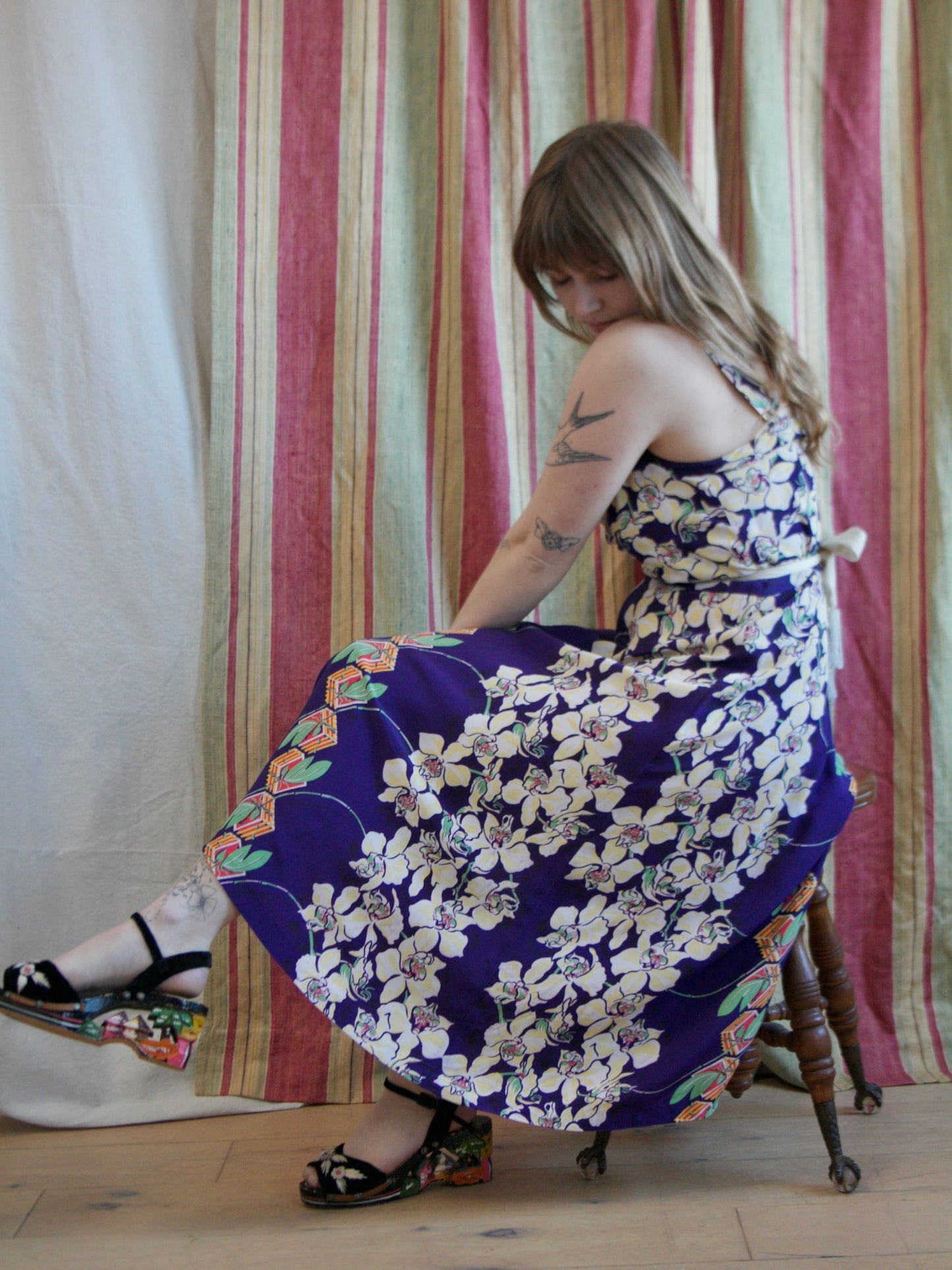 1940s Vibrant Cold Rayon Hawaiiana Ruched Mid Length Dress