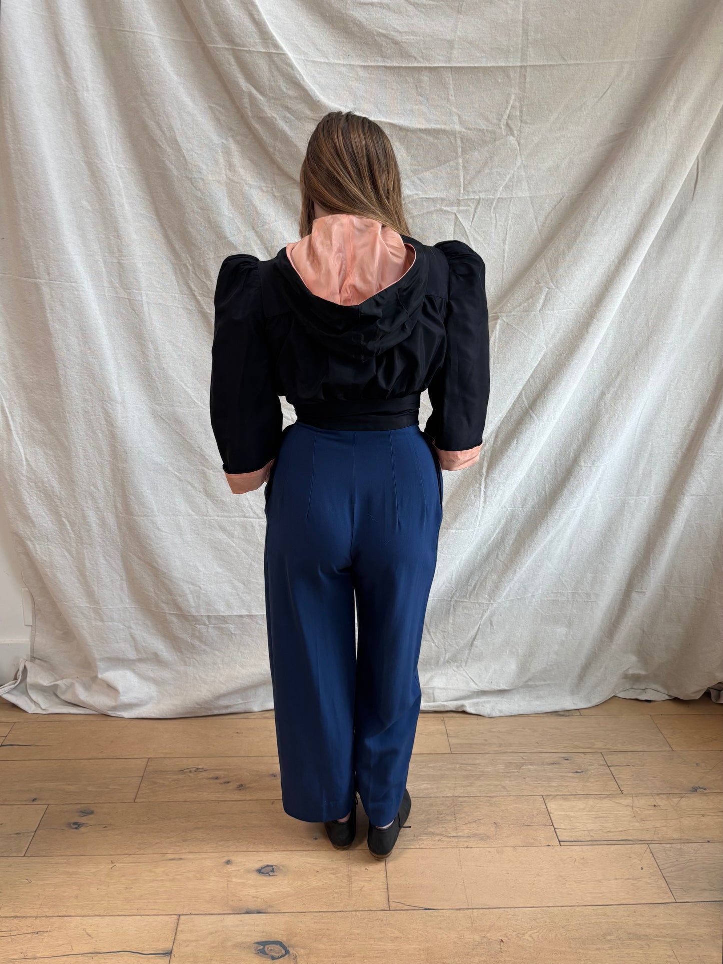 Rare Early 1940s Taffeta Two Tone Hooded Cropped Puff Sleeve Blouse