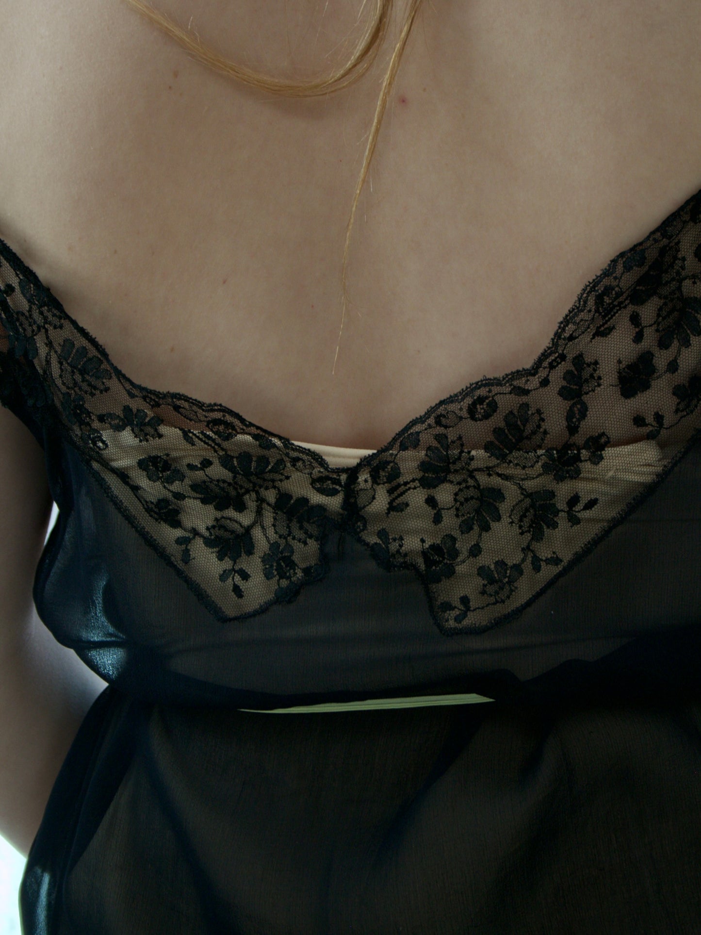 1920s Vampy Chiffon Lace Trim Set In