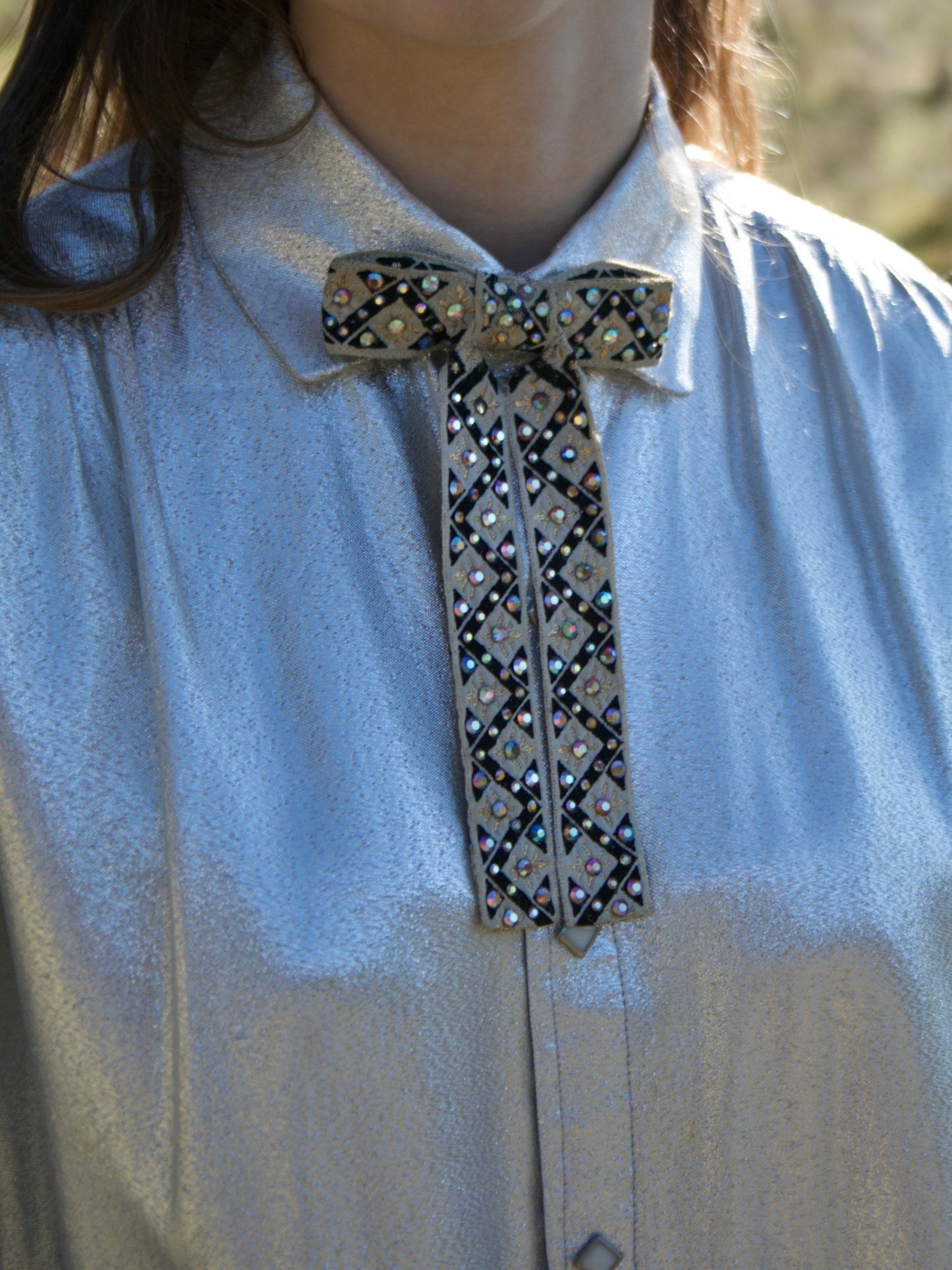 1950s Metallic Silver Lurex Bishop Sleeve Peal Snap Western Shirt W* Bow Tie