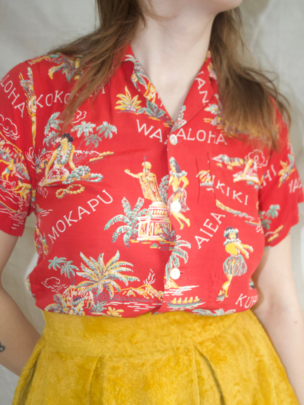 1940s Raw Silk Hawaiian Print Cherry Red Cropped Blouse