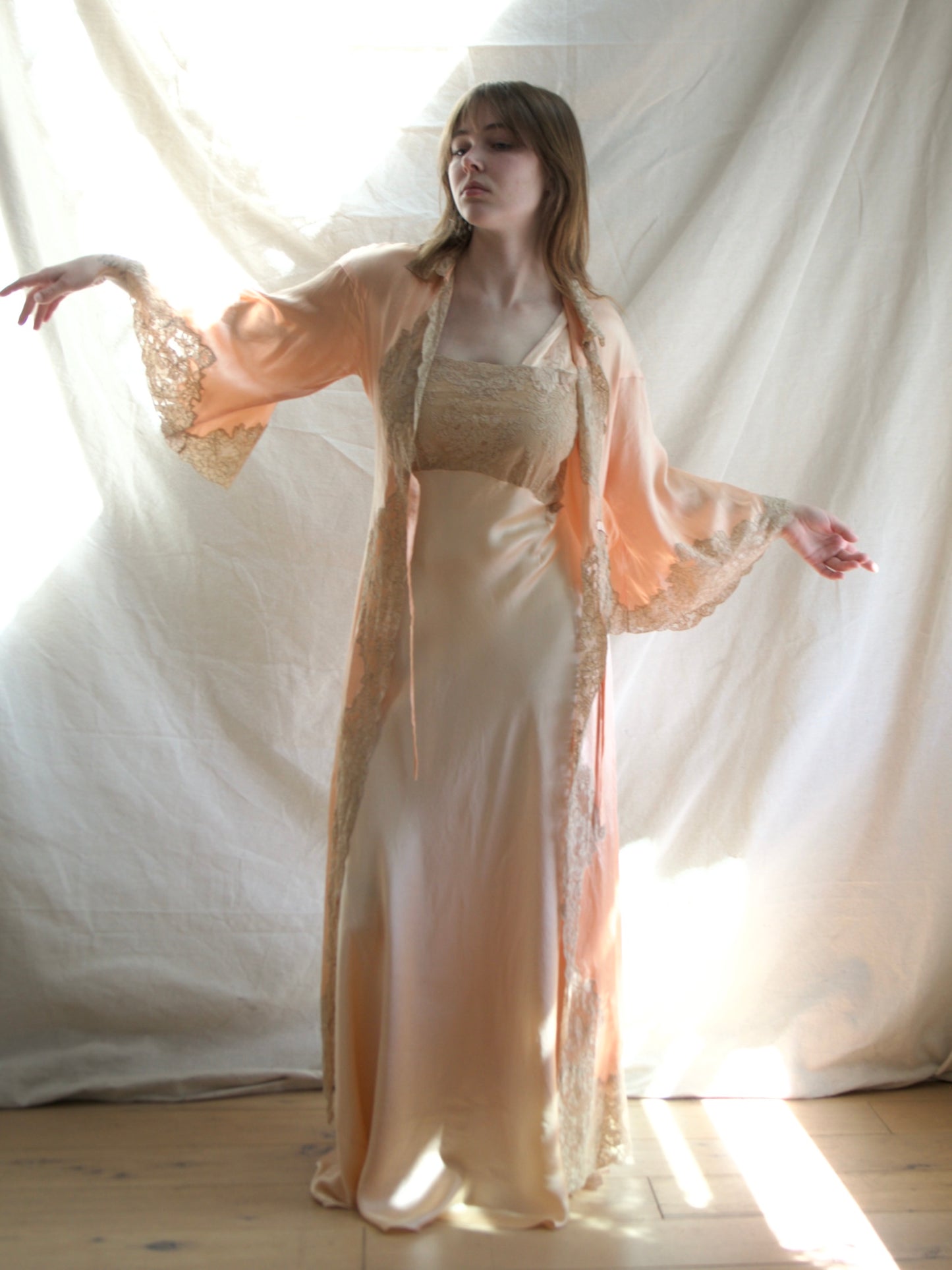 Special 1930s Blush Pink Trumpet Sleeve Inset Lace Negligee Duster
