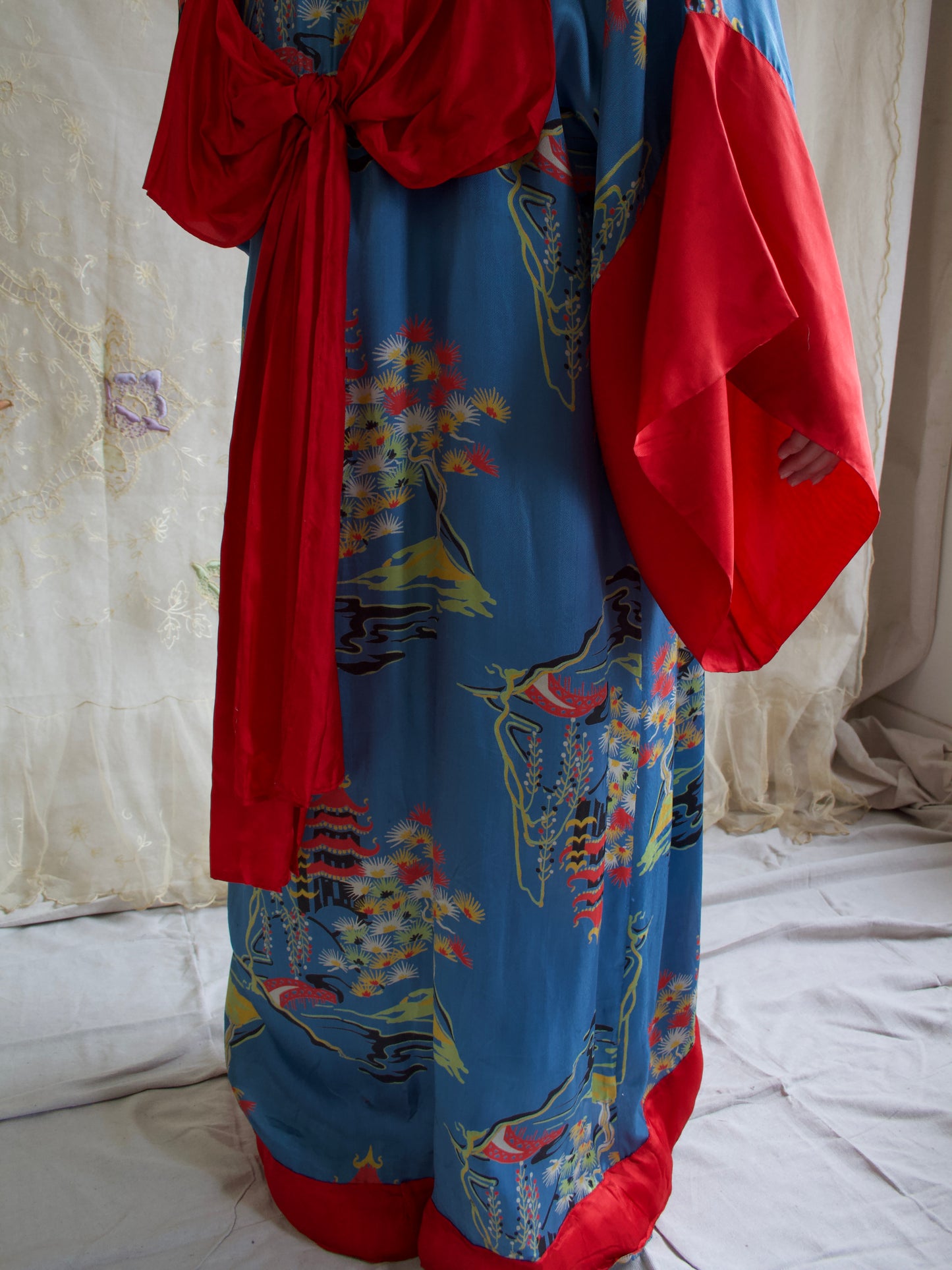 1930s Japanese Floor length Kimono Sleeve Bow-back Dressing Gown