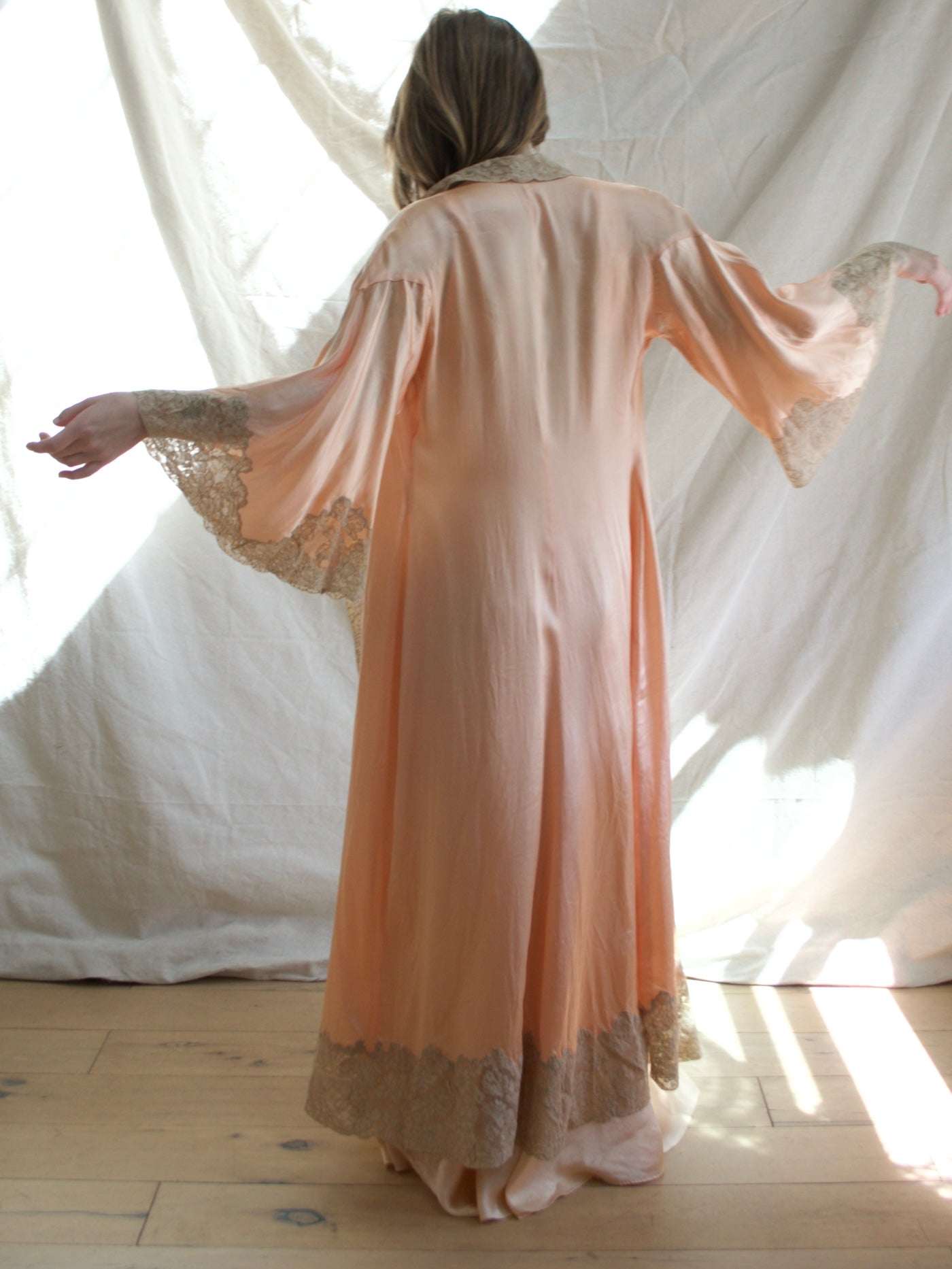 Special 1930s Blush Pink Trumpet Sleeve Inset Lace Negligee Duster