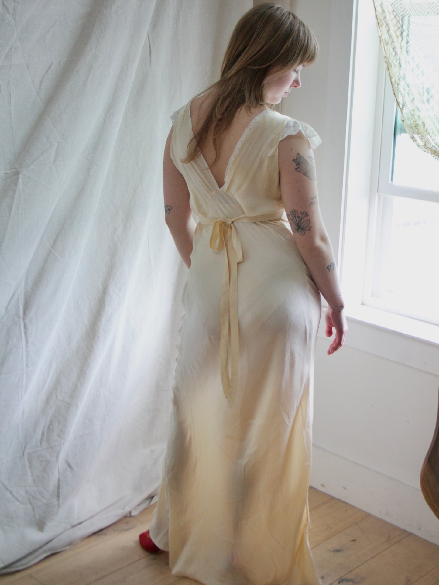 1930s Cap Sleeve Buttercream Silk  Pintuck Chiffon Bias Cut Gown