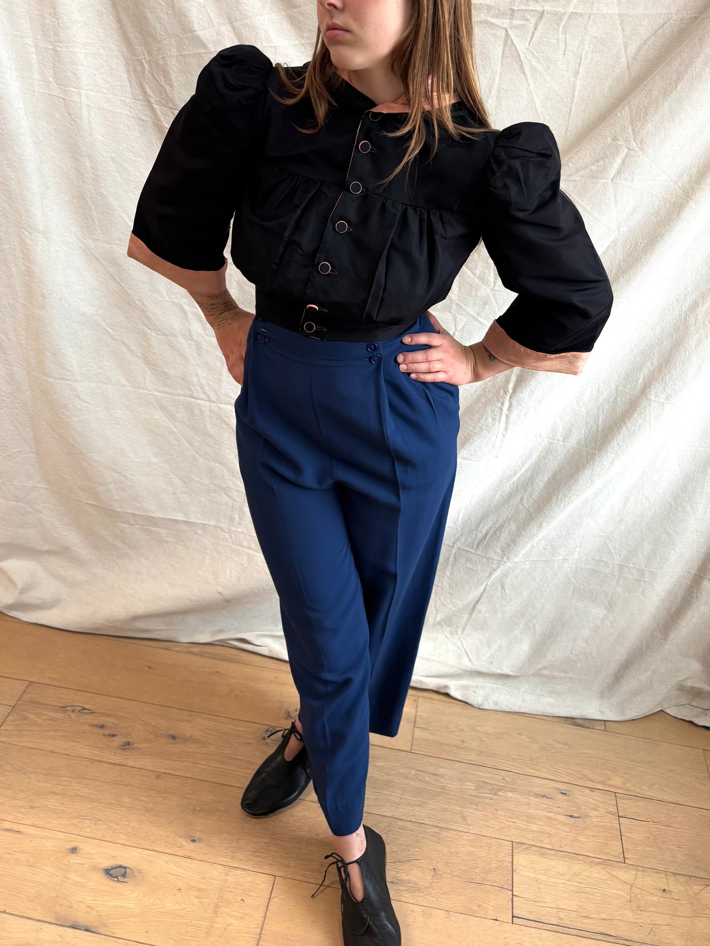 Rare Early 1940s Taffeta Two Tone Hooded Cropped Puff Sleeve Blouse