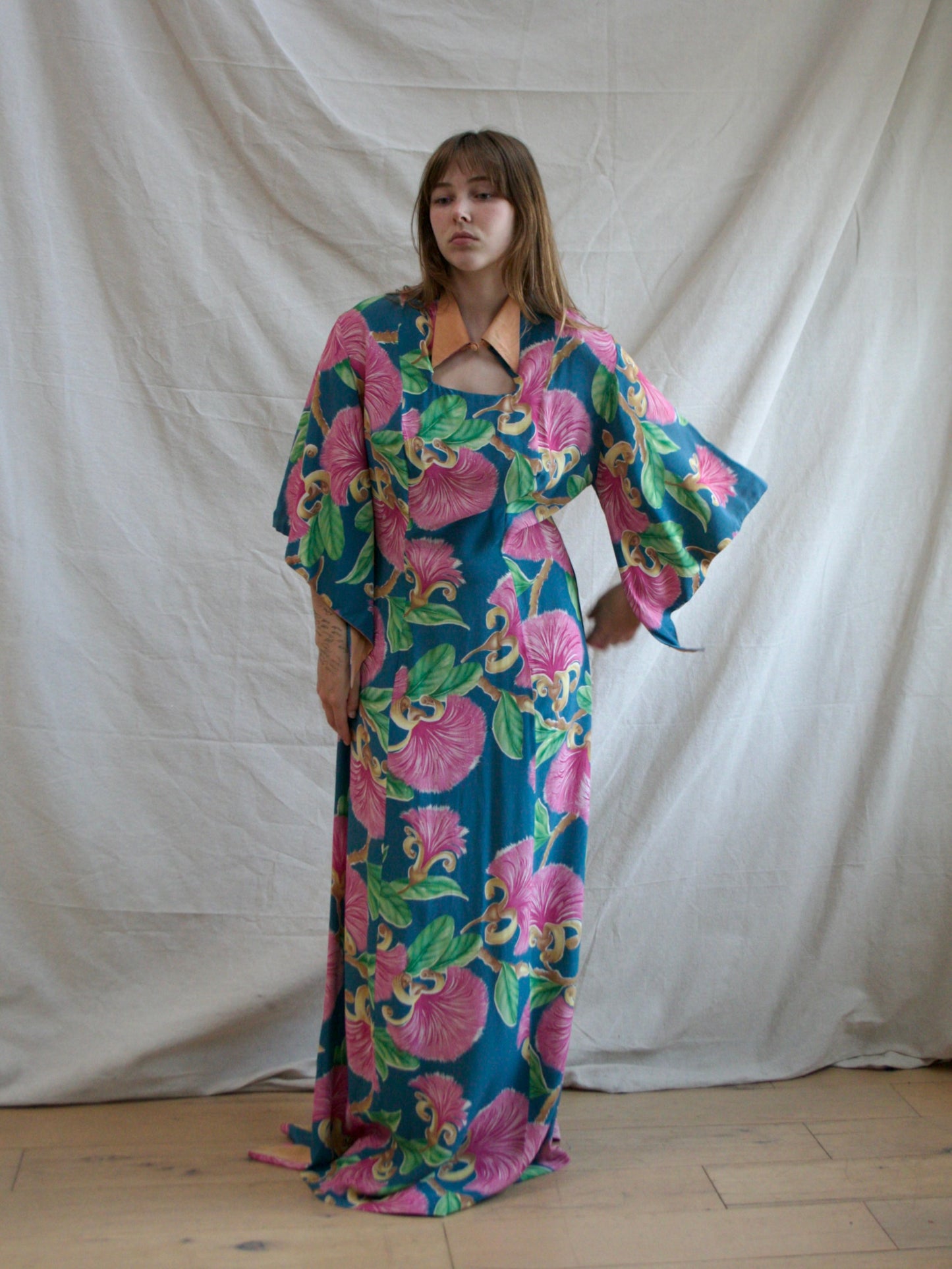 1940s Hawaiian Waikiki Sports Cold Rayon Kimono Sleeve Pake Muu Dress
