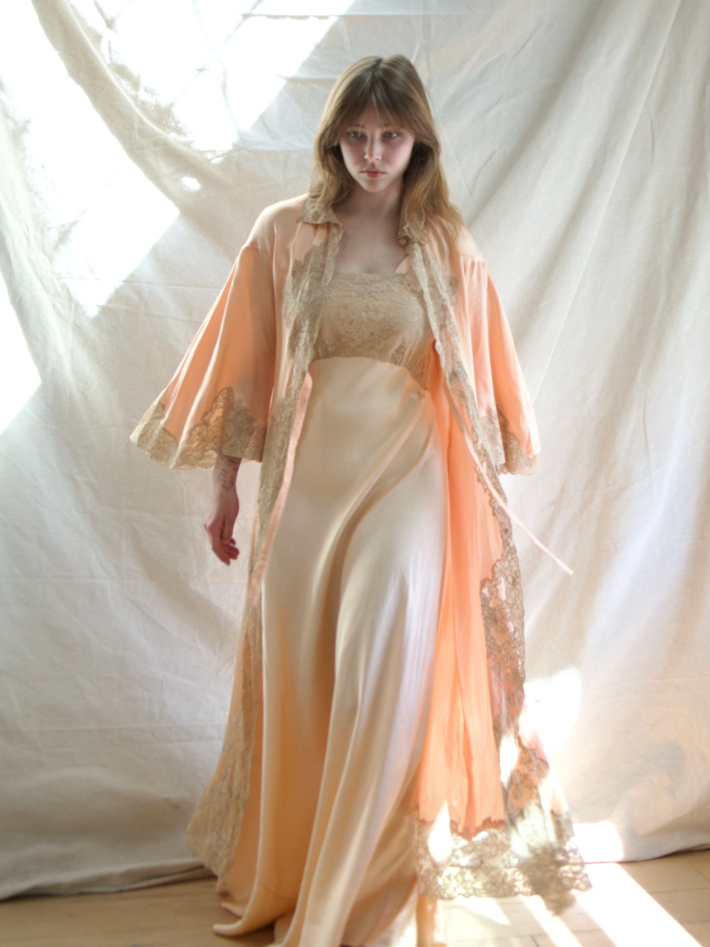 Special 1930s Blush Pink Trumpet Sleeve Inset Lace Negligee Duster