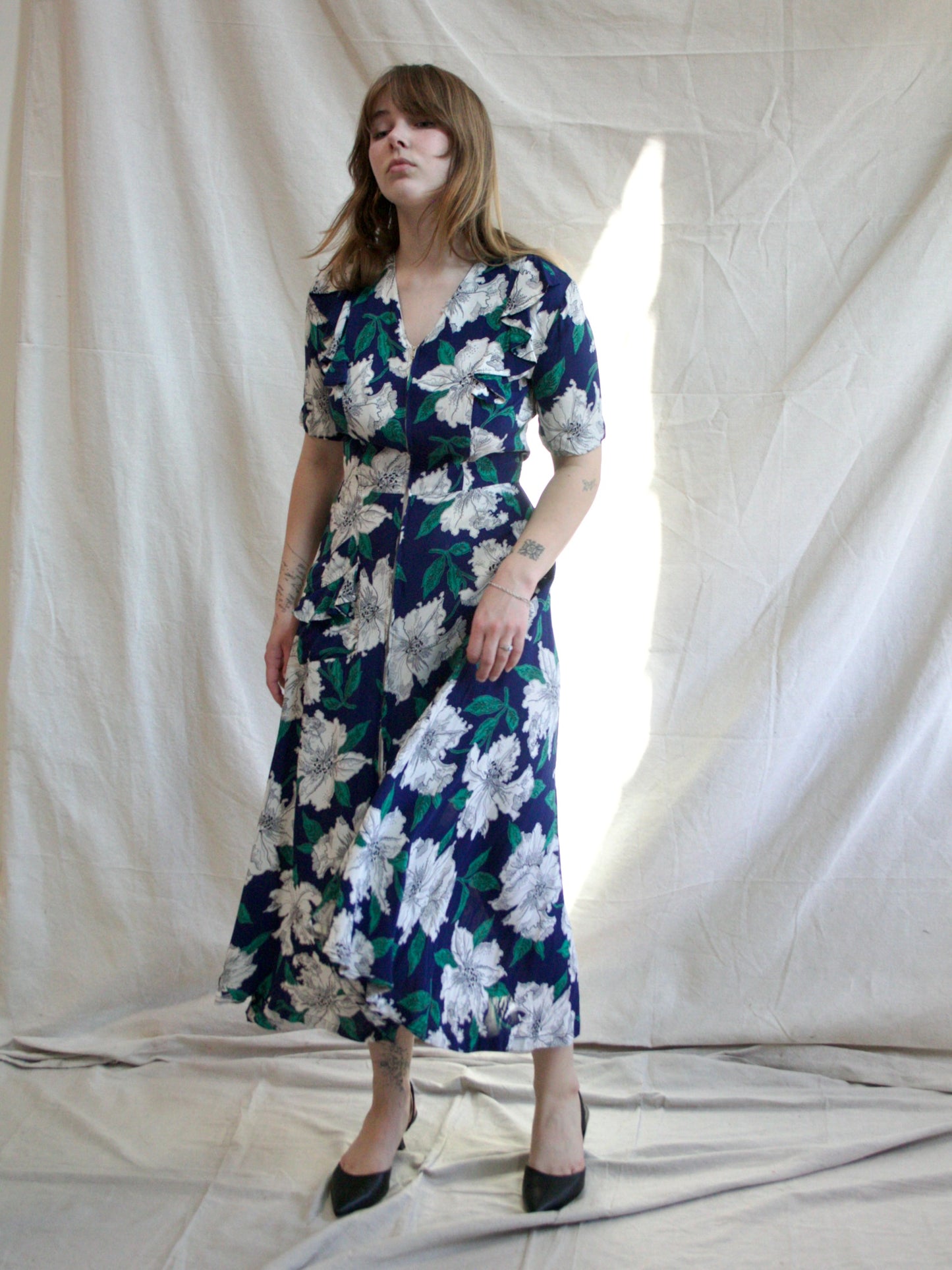 1940s Cold Rayon Hawaiiana Ruffle Trim Zip Front Dress