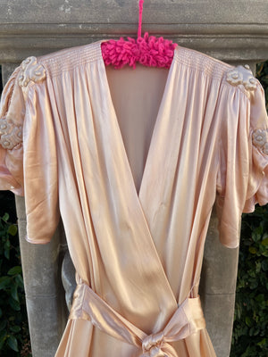 1940s Pale Pink Sumptuous Rayon Satin Trapunto Dressing Gown Peignoir