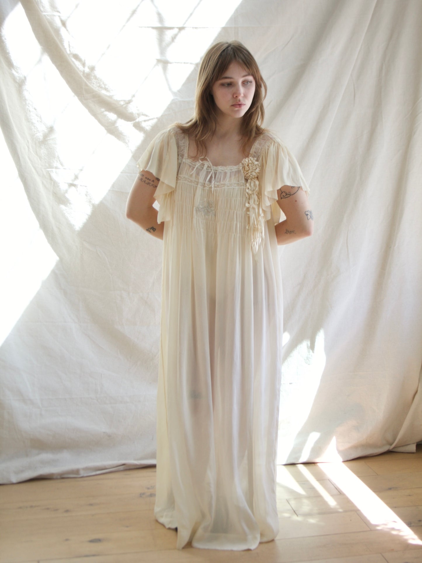 Antique 1920s Chiffon & Lace Flutter Sleeve Appliqué Ribbon-work Chemise Gown