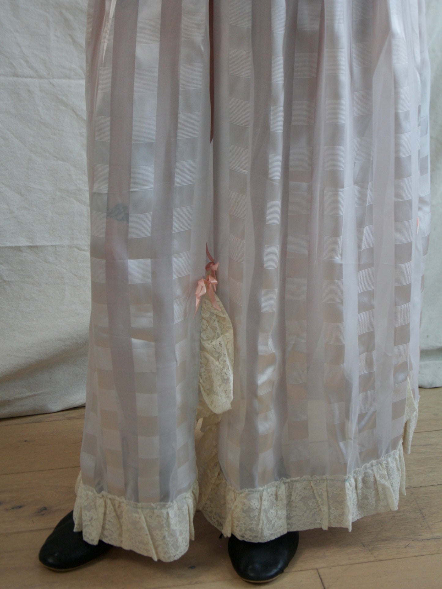 1940s Striped Sheer Bow/Lace Trim Peplum Peignoir