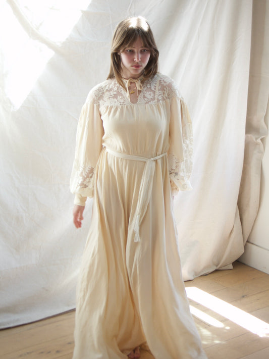 Special 1940s Trained Ivory Silk Crepe Lace Bishop Sleeve Gown