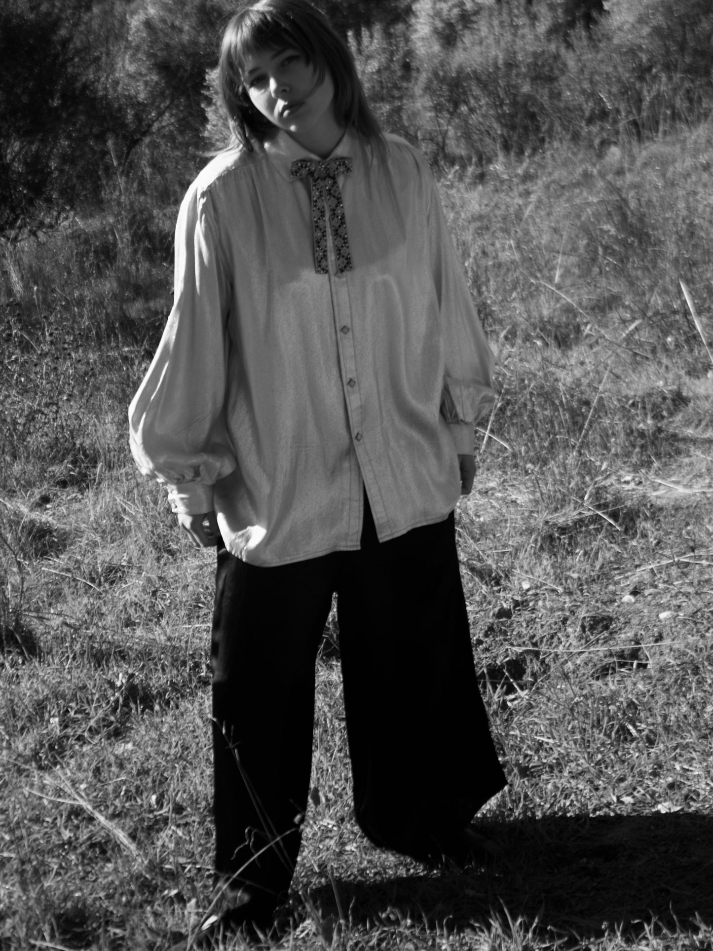 1950s Metallic Silver Lurex Bishop Sleeve Peal Snap Western Shirt W* Bow Tie
