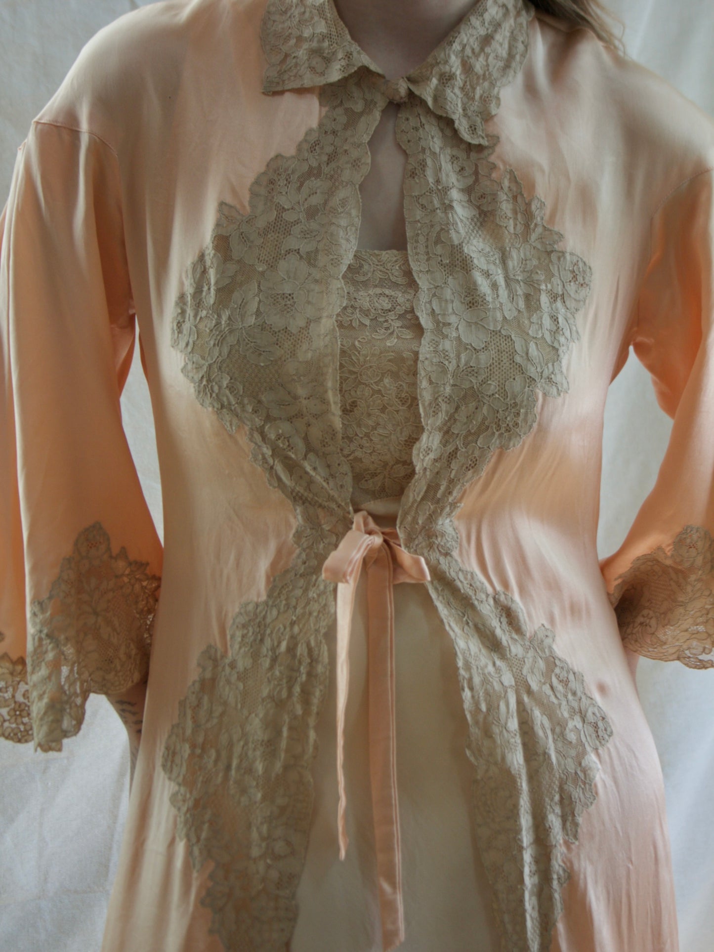 Special 1930s Blush Pink Trumpet Sleeve Inset Lace Negligee Duster