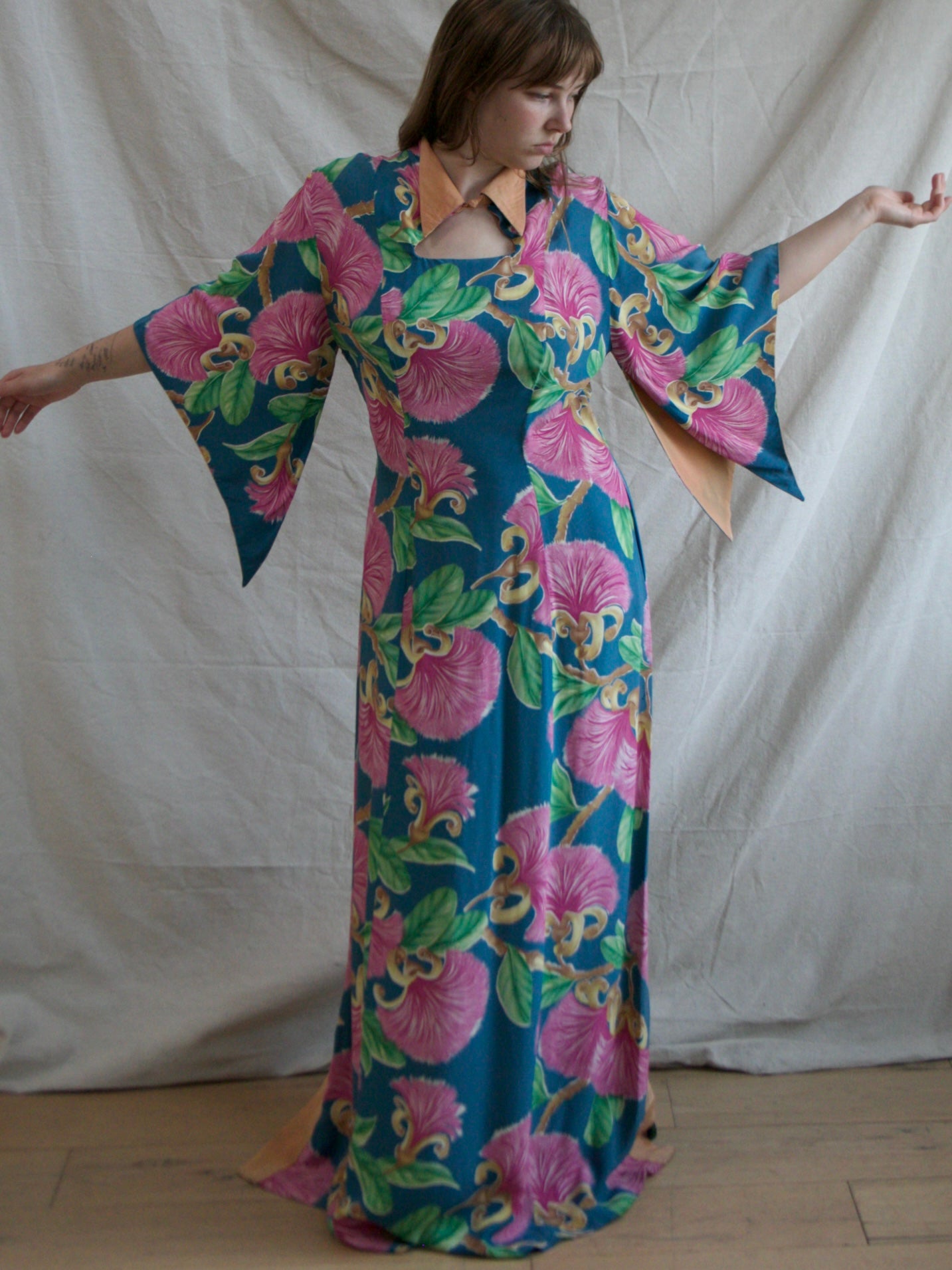 1940s Hawaiian Waikiki Sports Cold Rayon Kimono Sleeve Pake Muu Dress